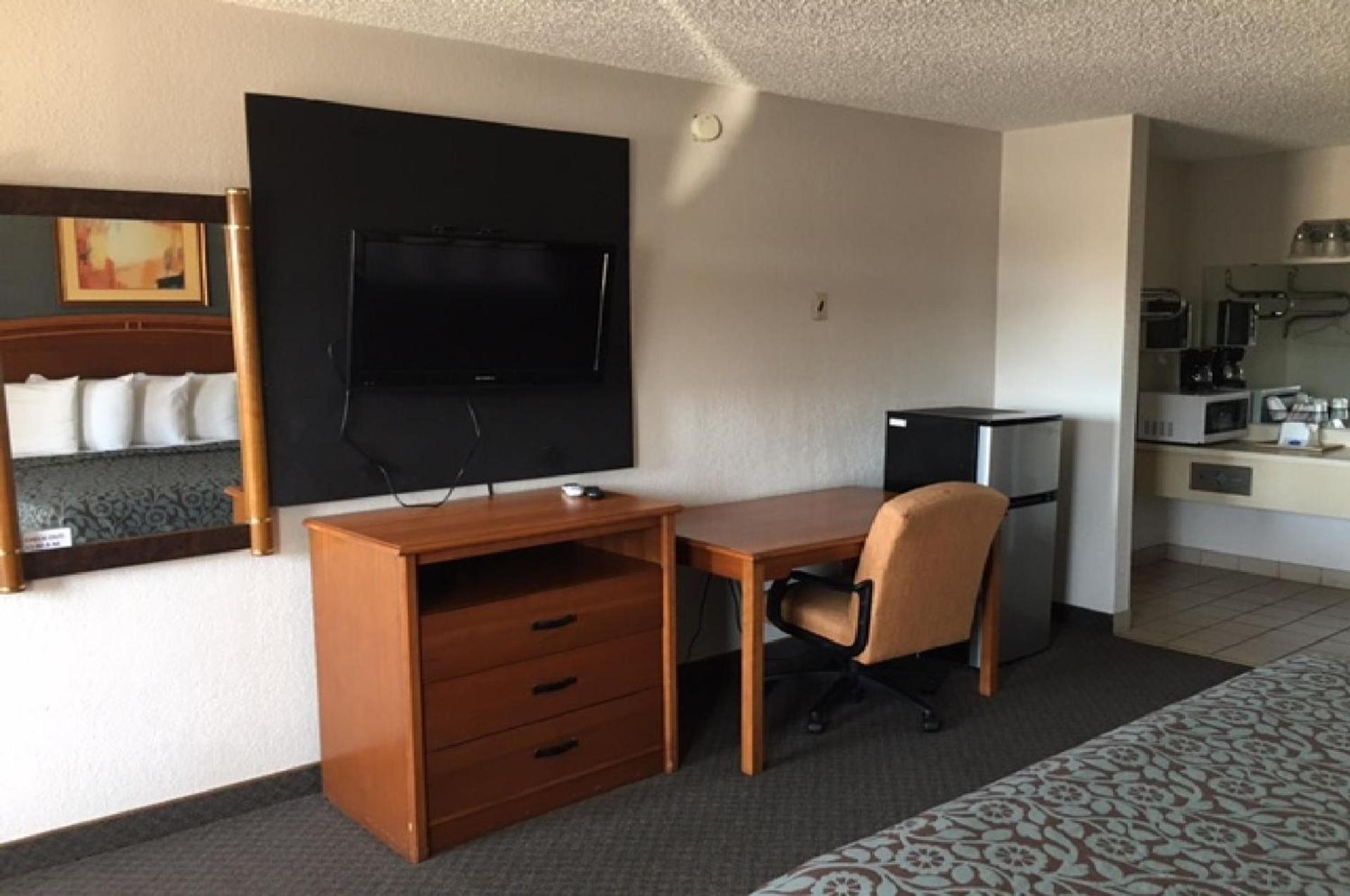 Hebbronville Executive Inn photo 23