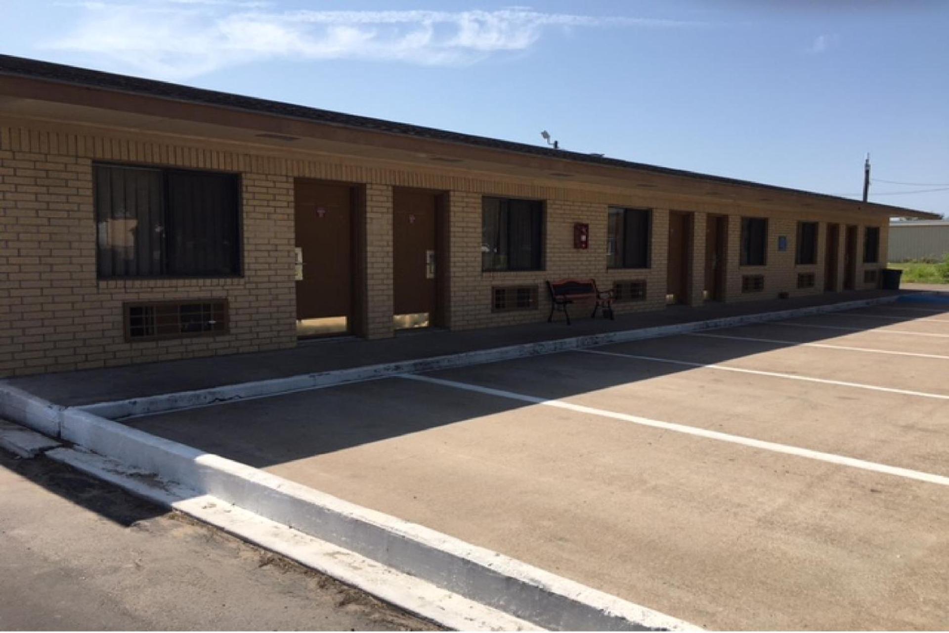 Hebbronville Executive Inn photo 14