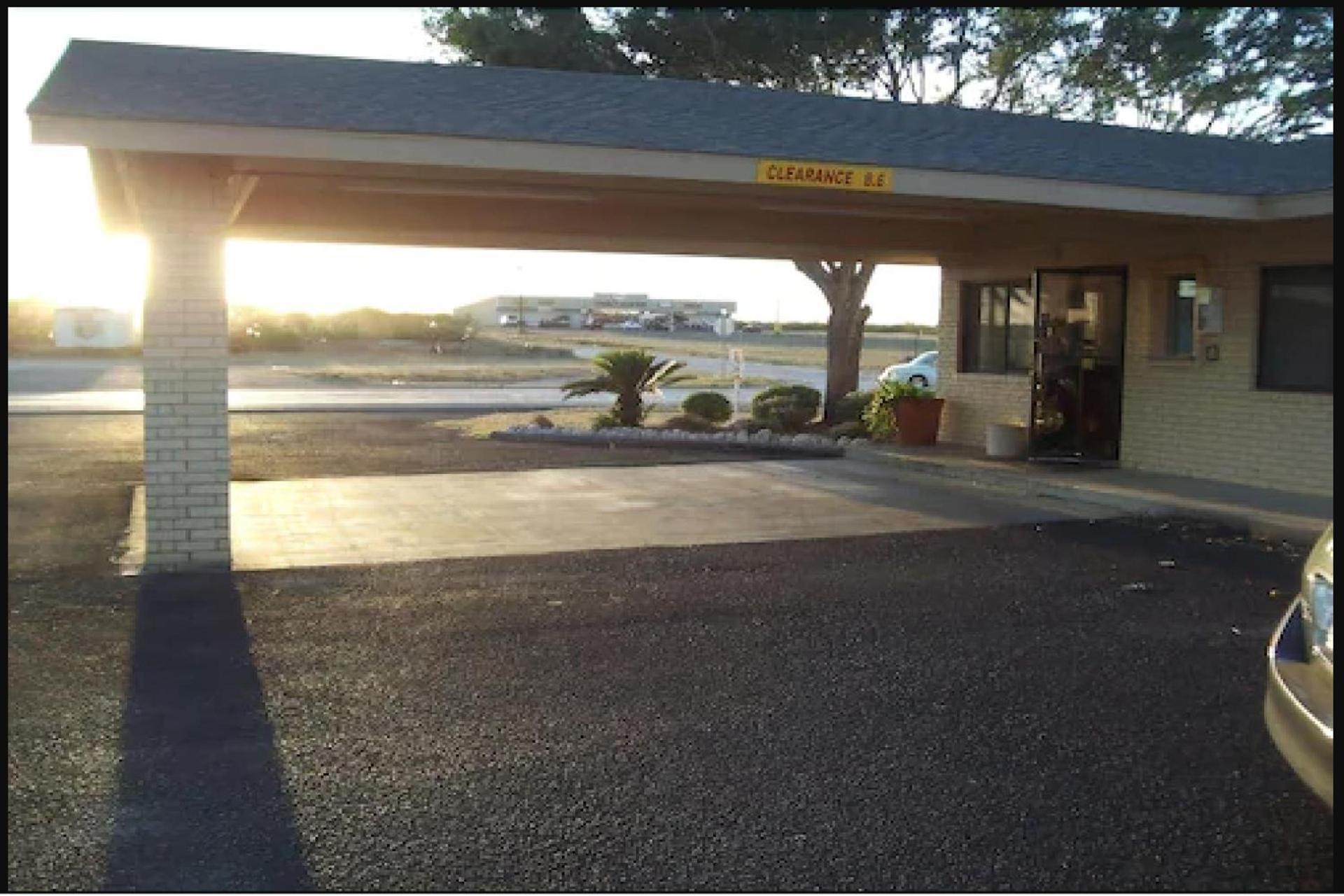 Hebbronville Executive Inn photo 19