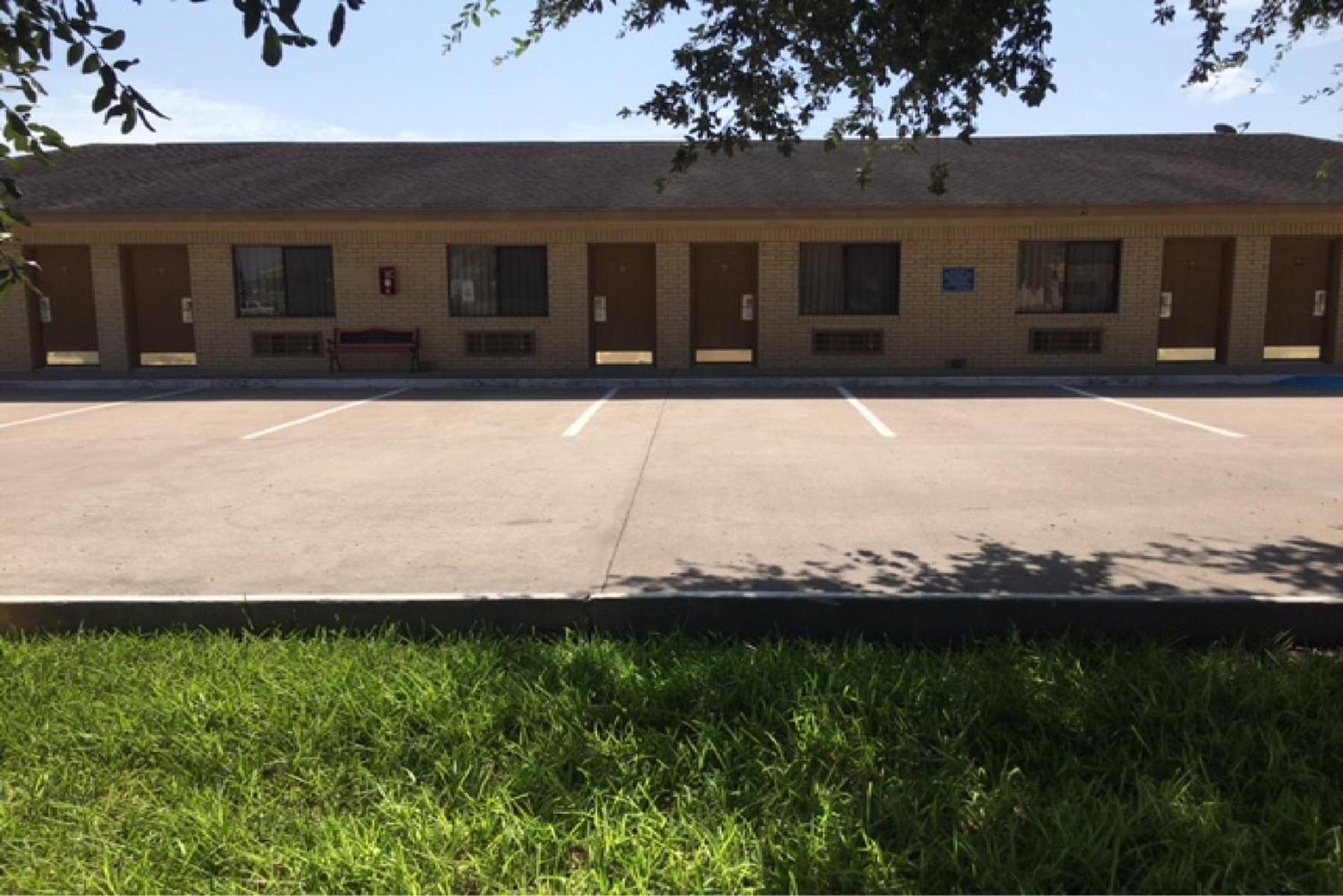 Hebbronville Executive Inn photo 20