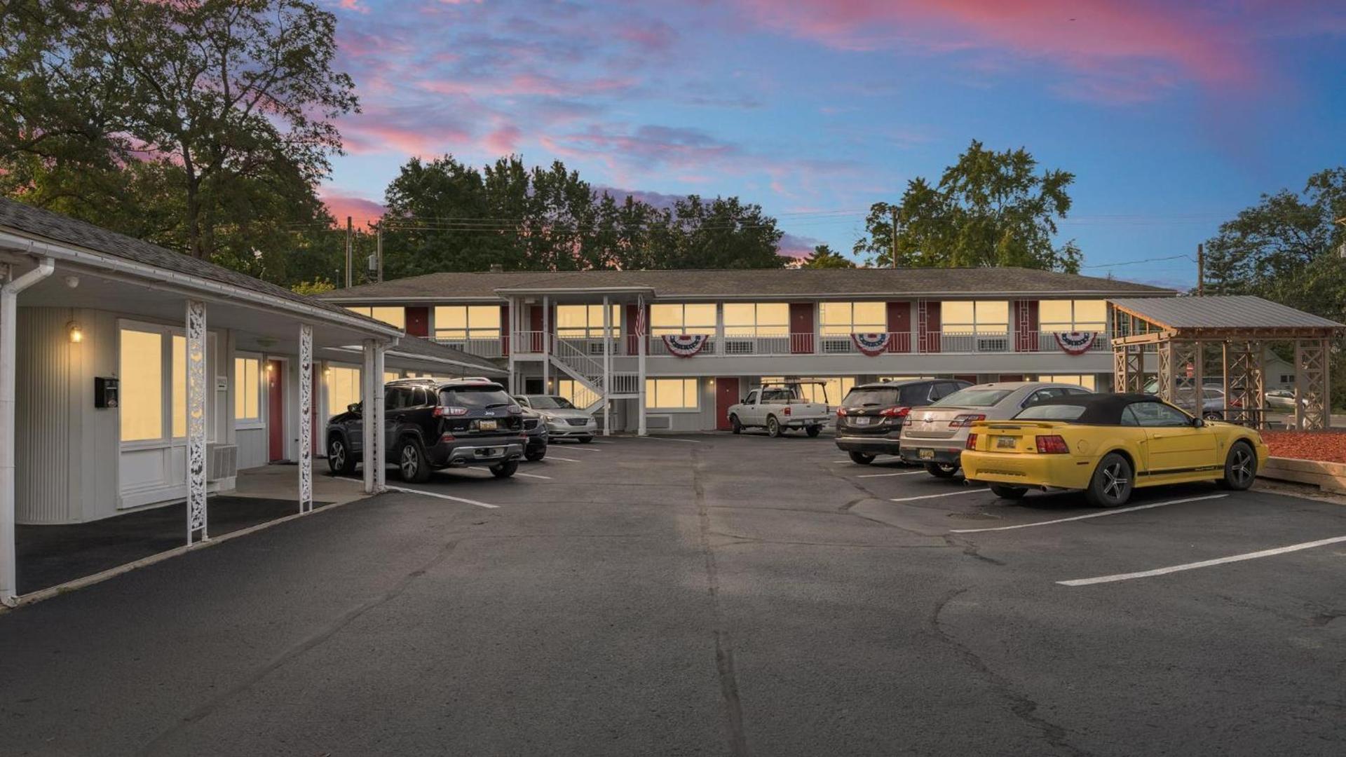 Grand Traverse Motel photo 18
