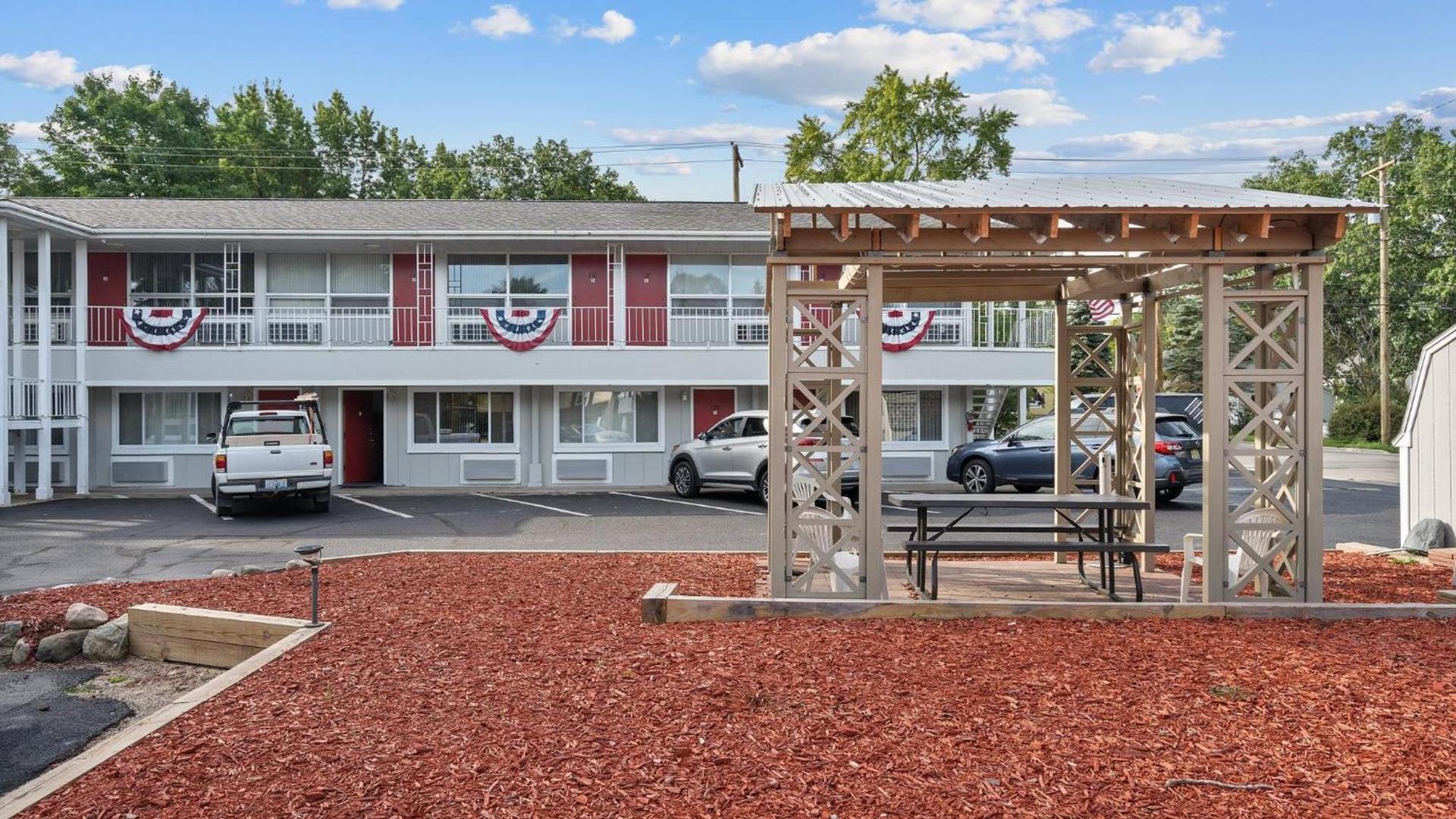 Grand Traverse Motel photo 7