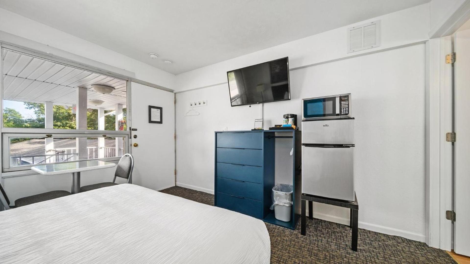 Grand Traverse Motel photo 26