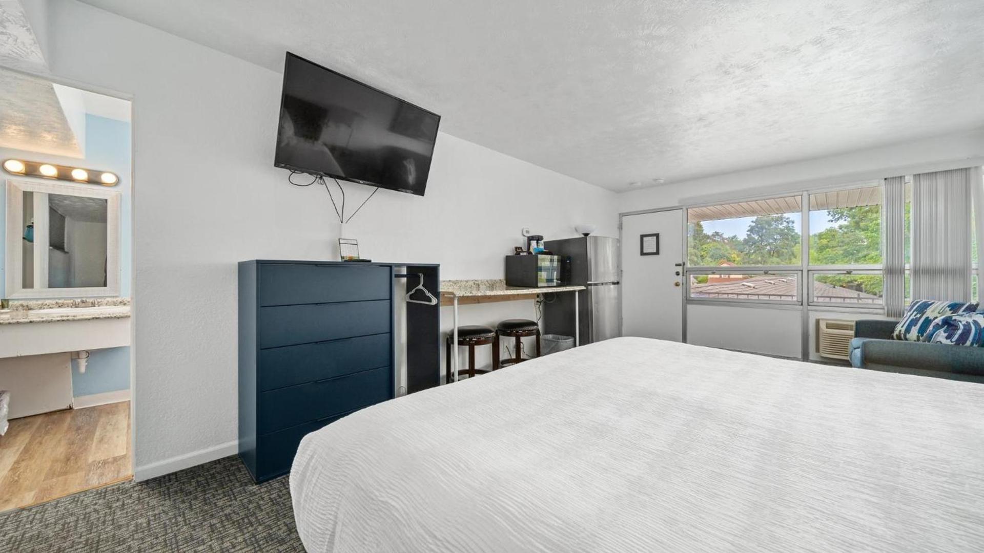 Grand Traverse Motel photo 28