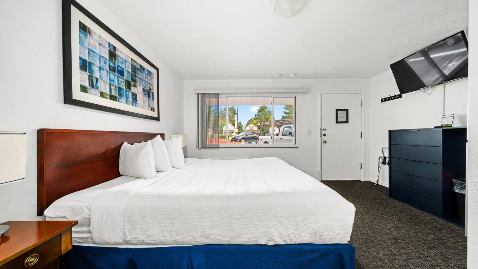 Grand Traverse Motel photo 35