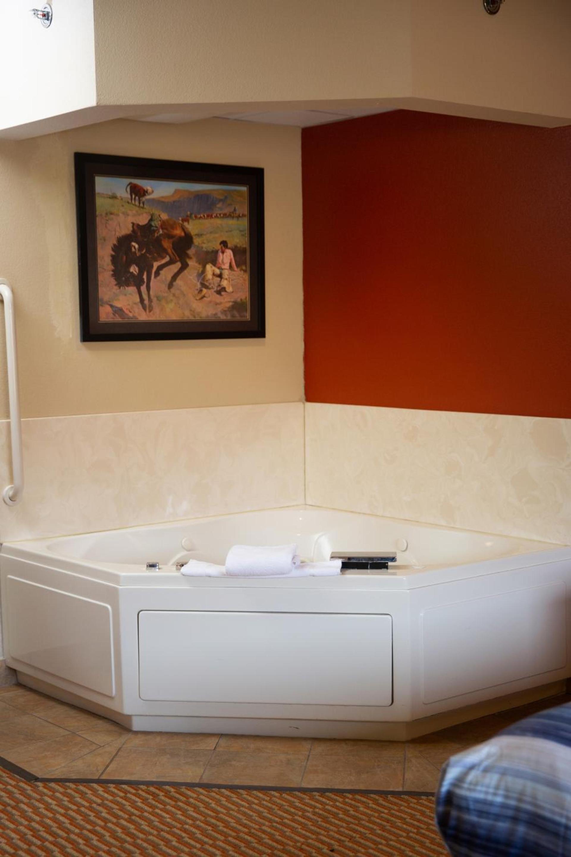 AmericInn by Wyndham Pampa Event Center photo 45
