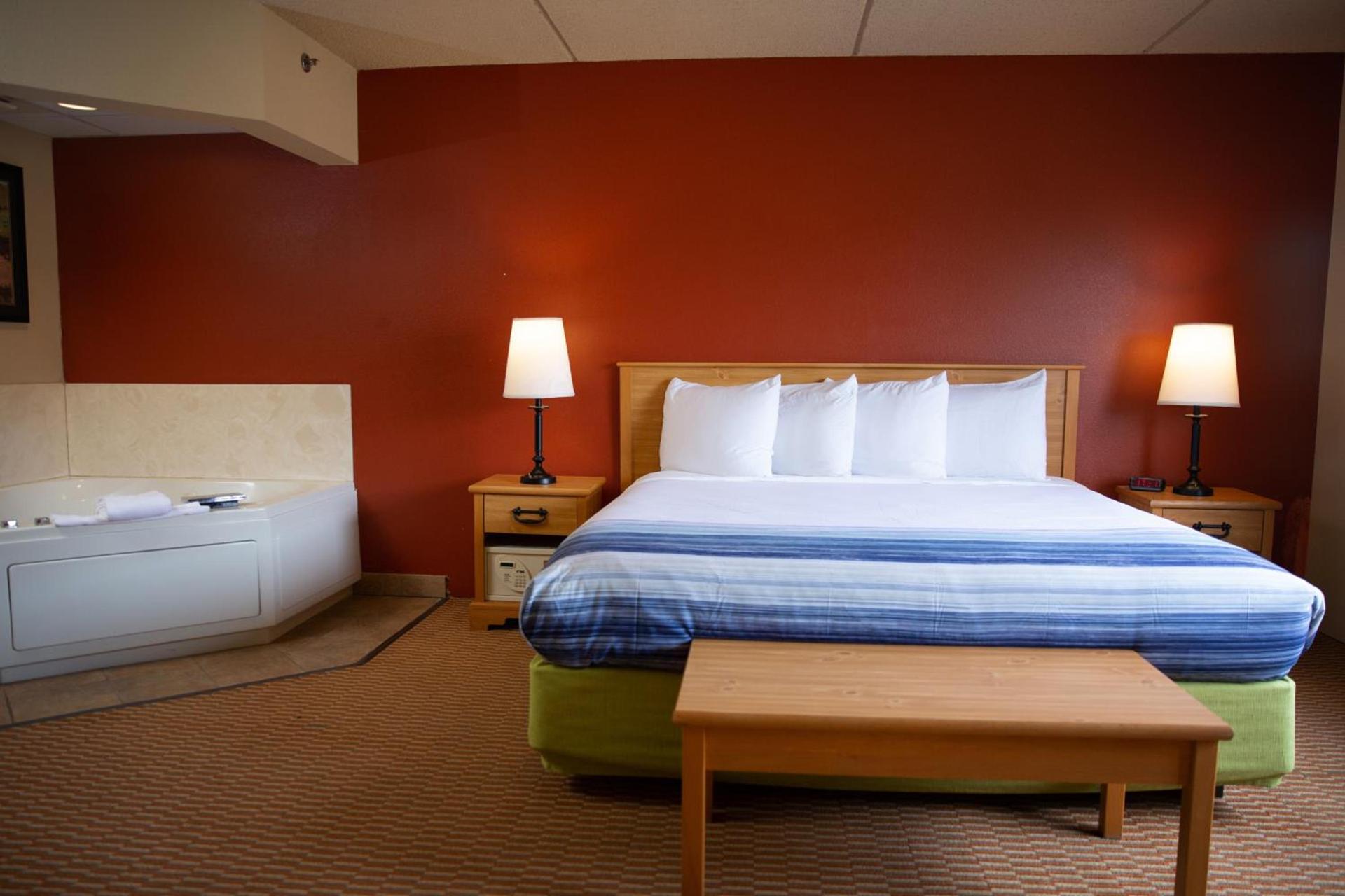 AmericInn by Wyndham Pampa Event Center photo 43