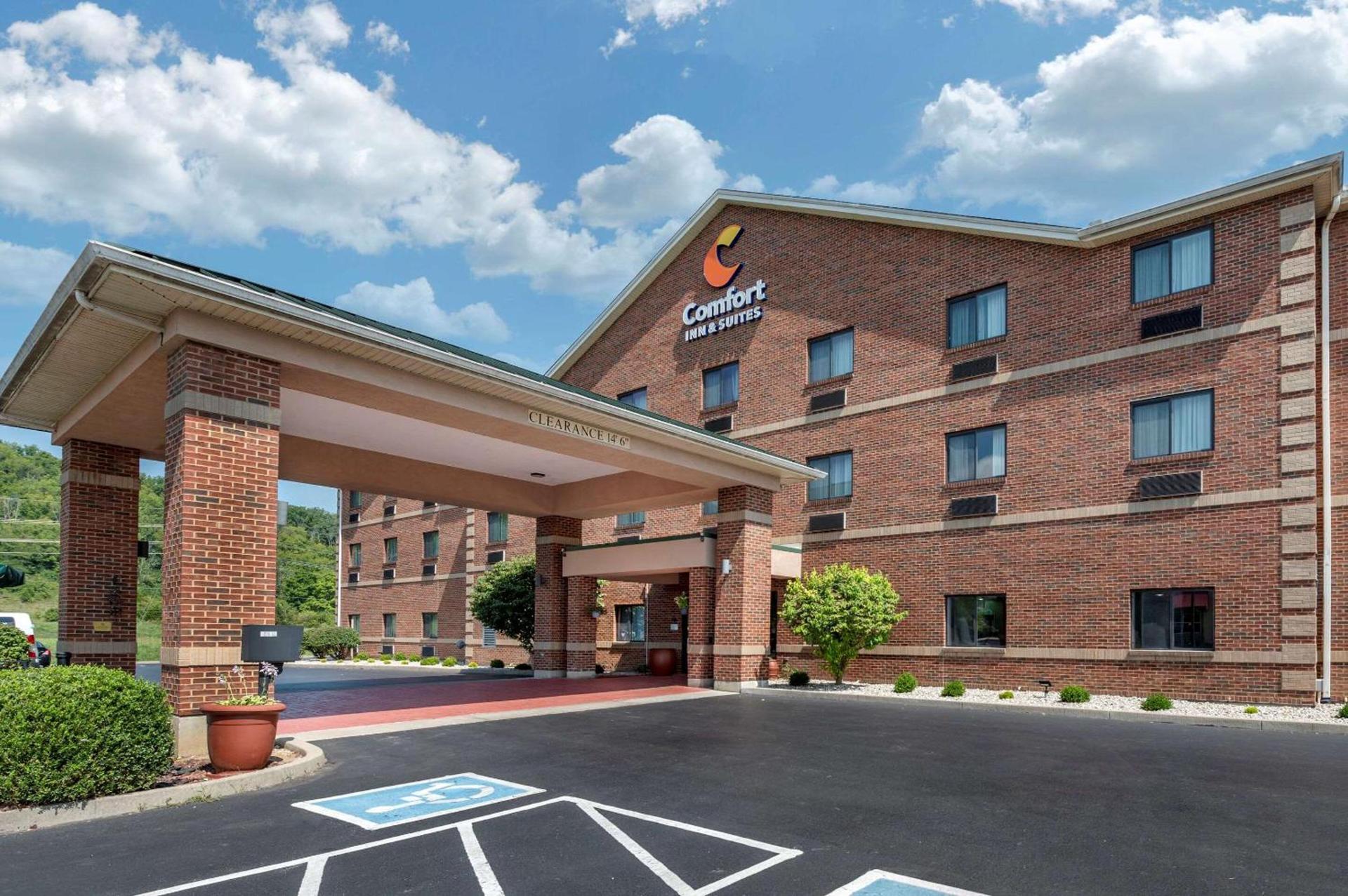 Comfort Inn & Suites Lawrenceburg photo 2