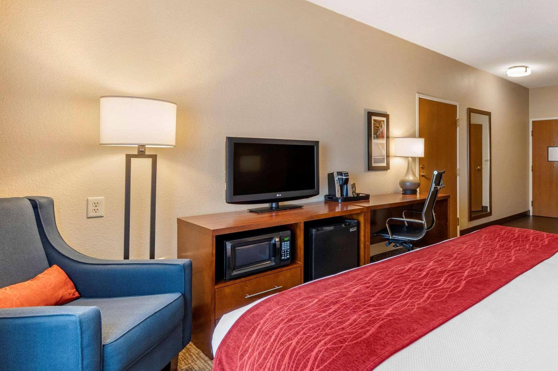 Comfort Inn La Porte photo 32