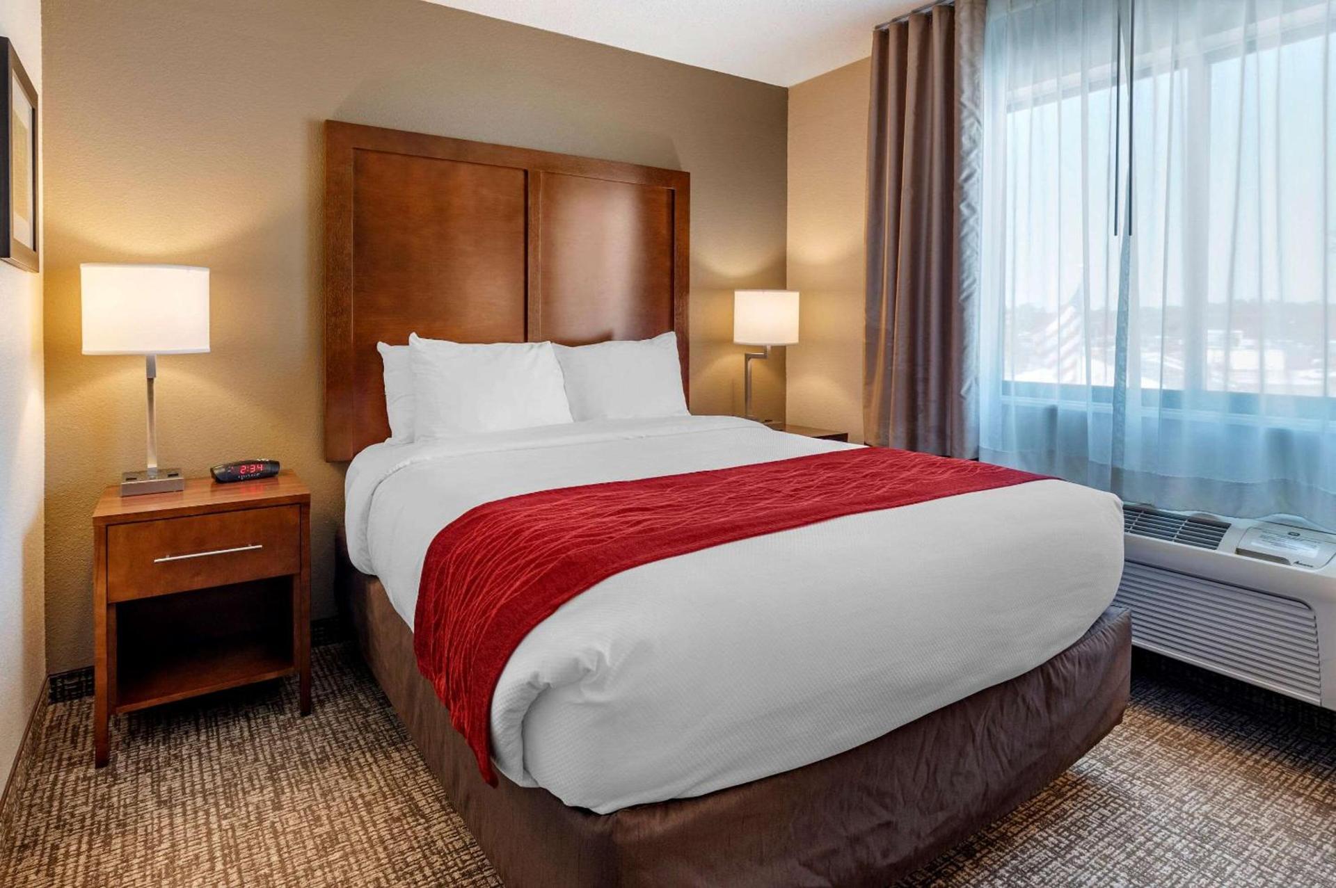 Comfort Inn La Porte photo 11