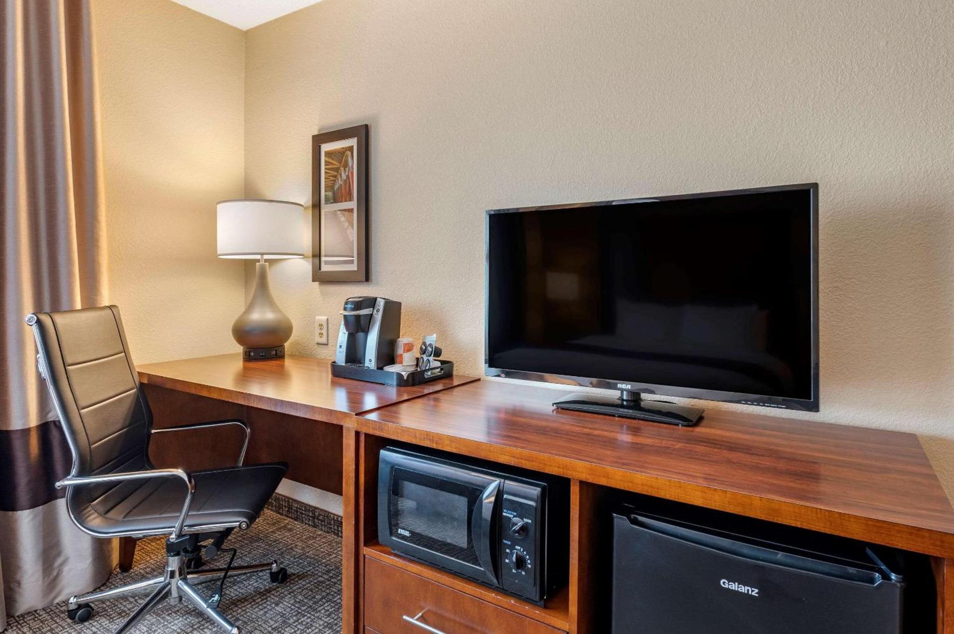 Comfort Inn La Porte photo 33