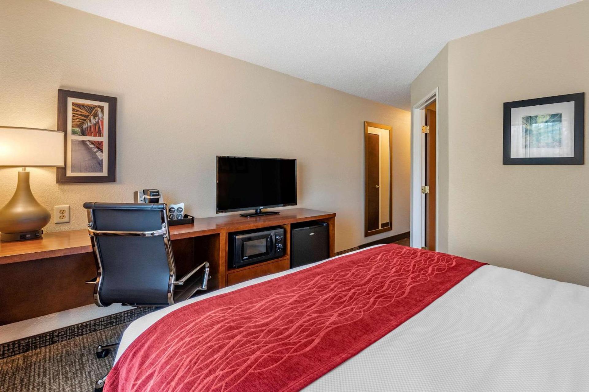 Comfort Inn La Porte photo 22