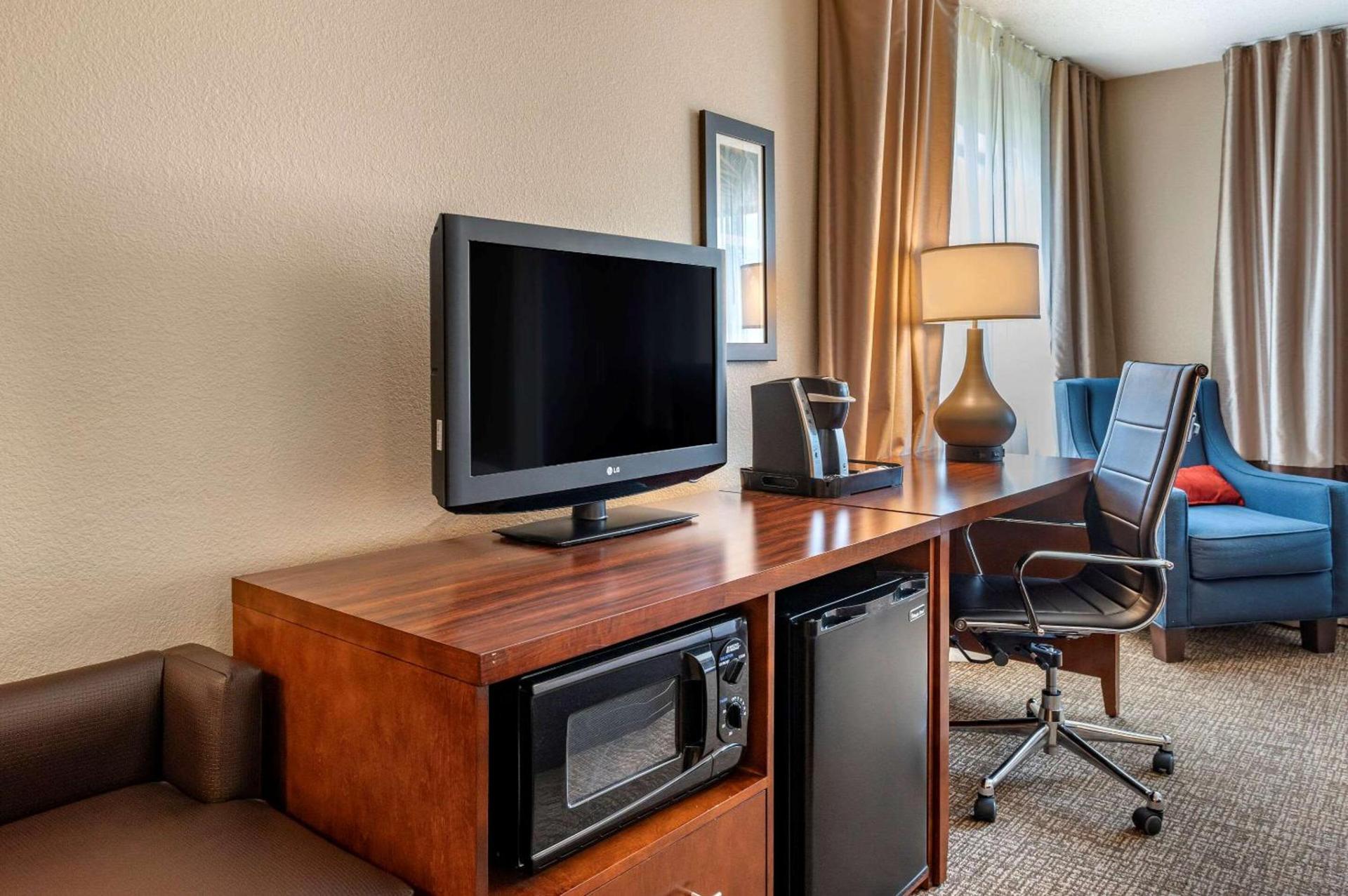 Comfort Inn La Porte photo 9