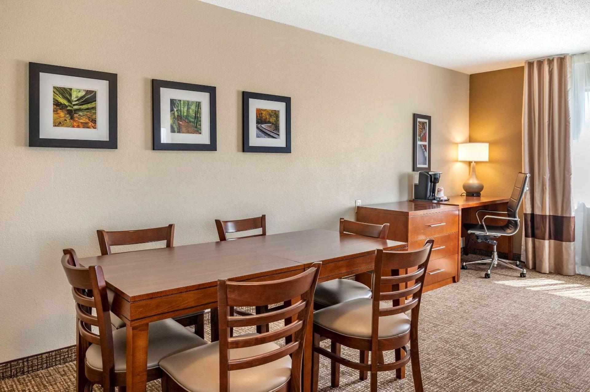 Comfort Inn La Porte photo 16