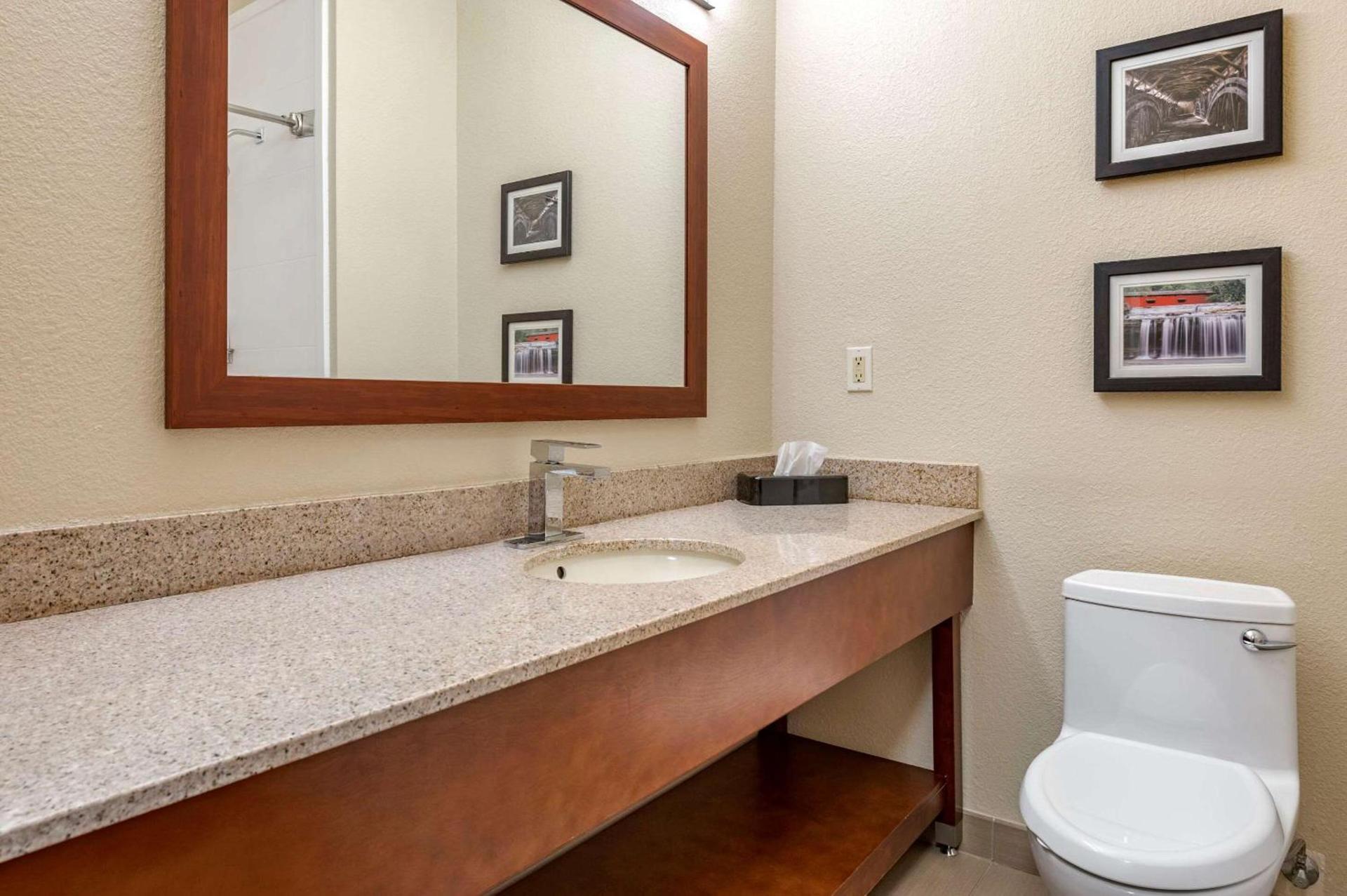 Comfort Inn La Porte photo 26