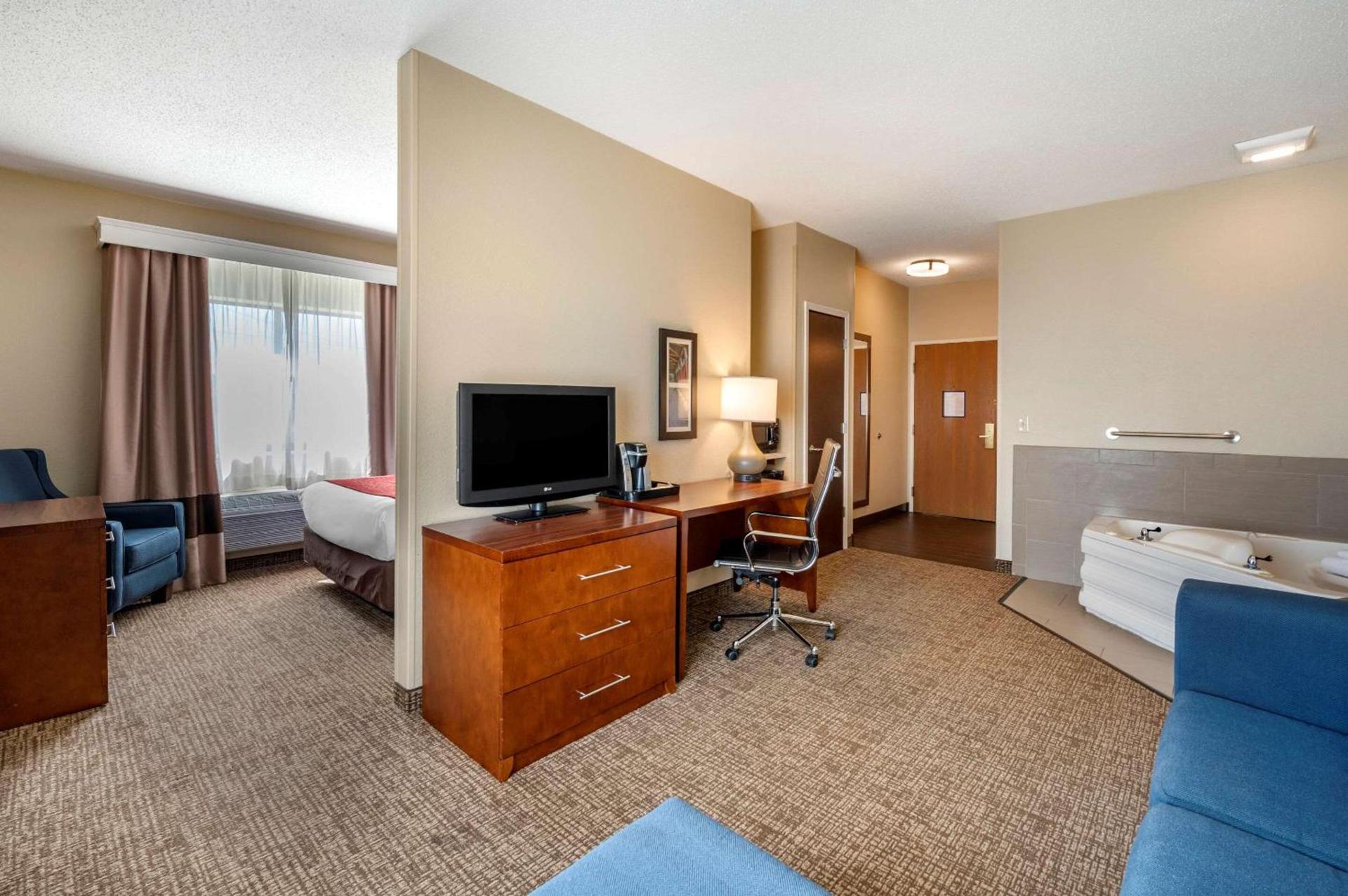 Comfort Inn La Porte photo 20