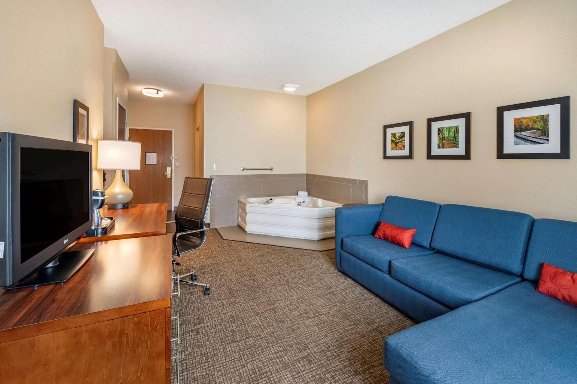 Comfort Inn La Porte photo 29