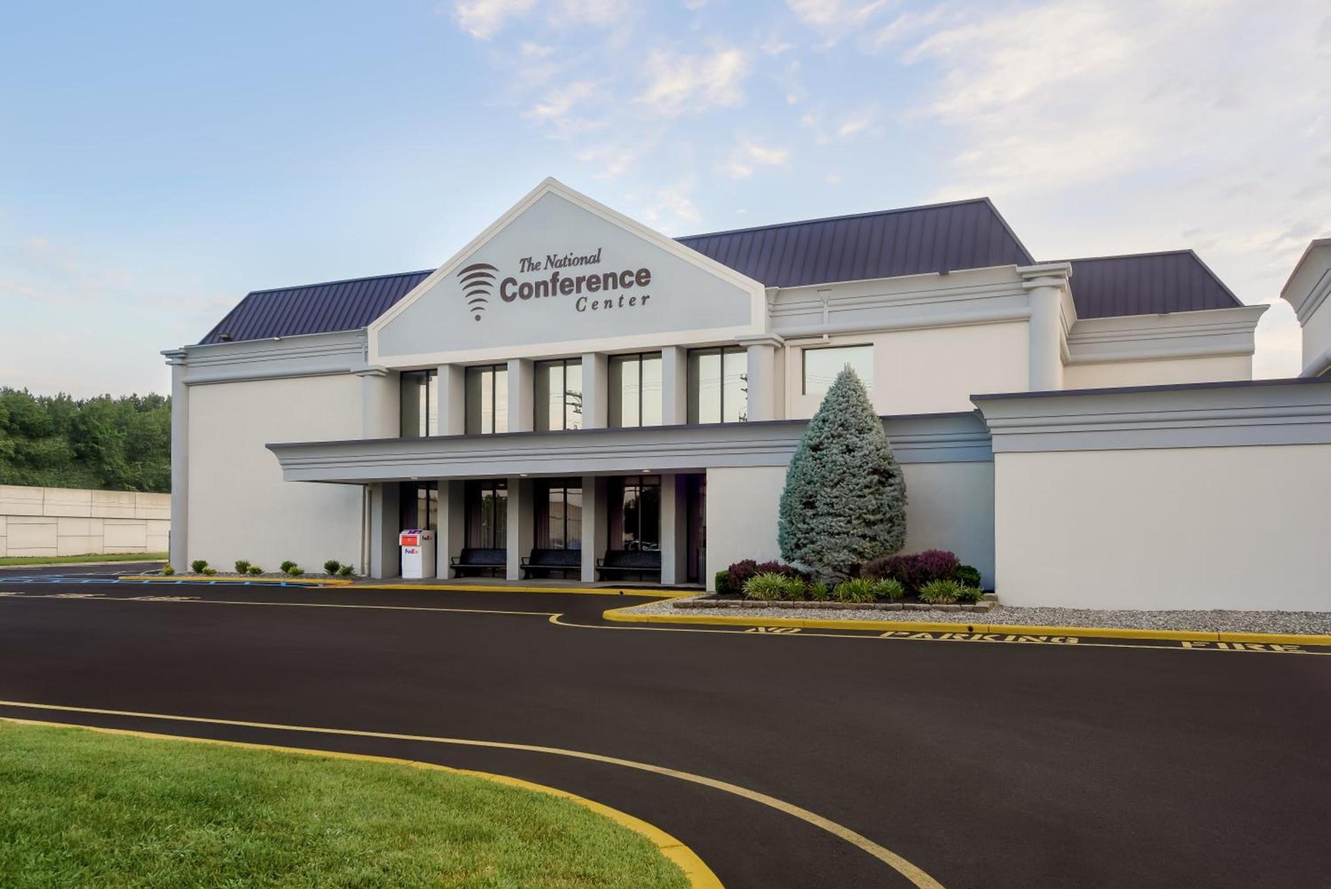 Holiday Inn East Windsor - Cranbury Area photo 1