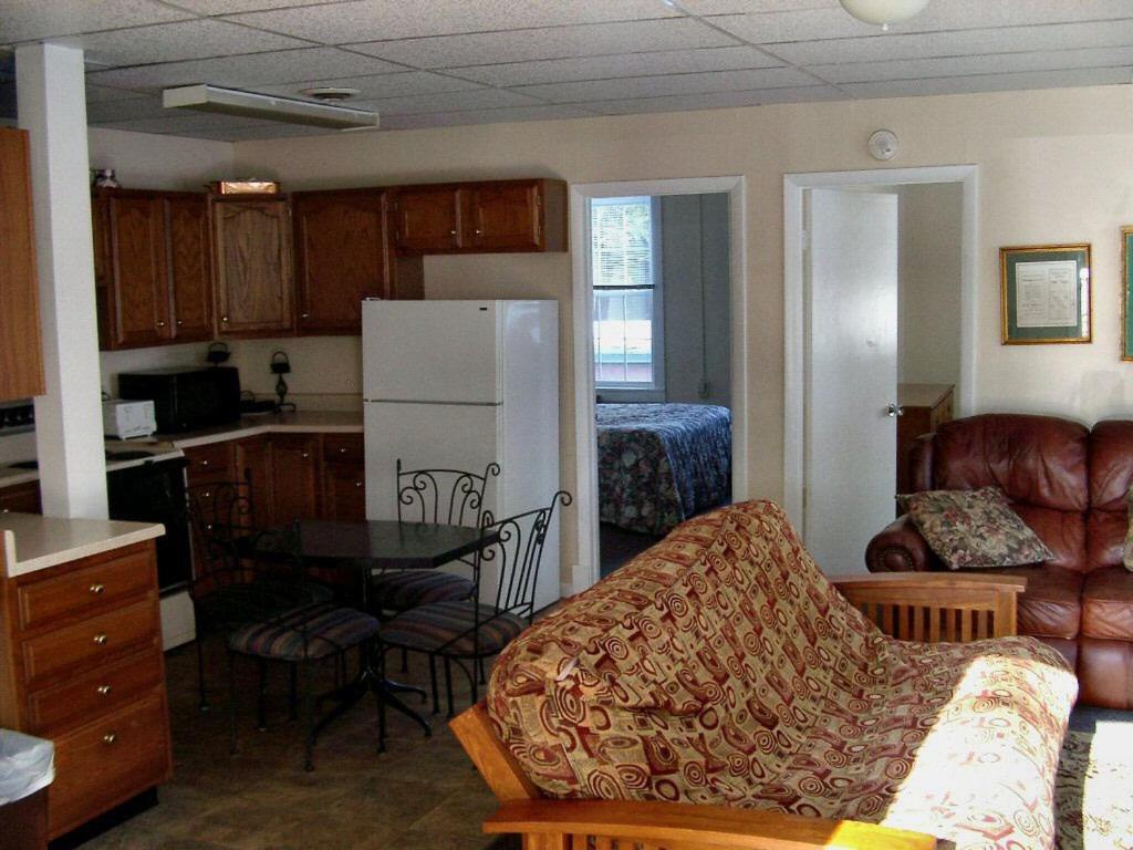 Windsor Motel photo 24