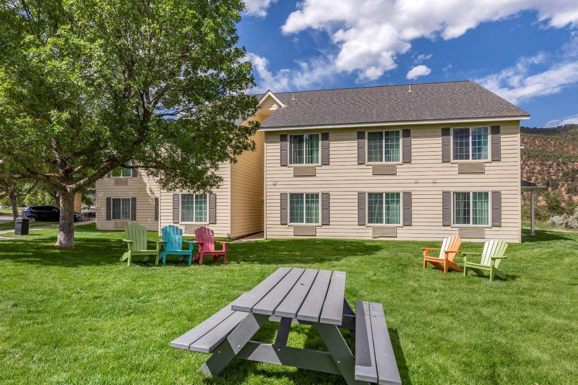 Comfort Inn & Suites Carbondale on the Roaring Fork — hotel in Carbondale