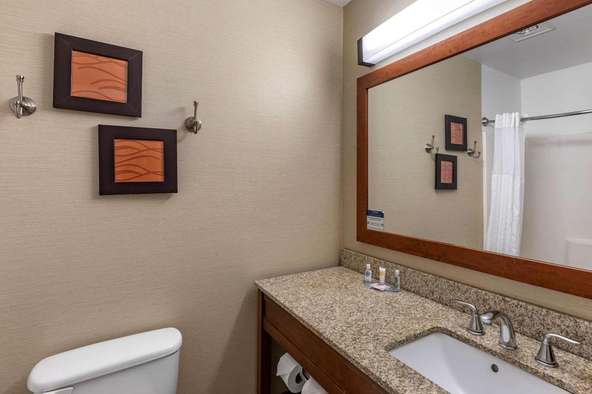 Comfort Inn & Suites Carbondale on the Roaring Fork photo 11