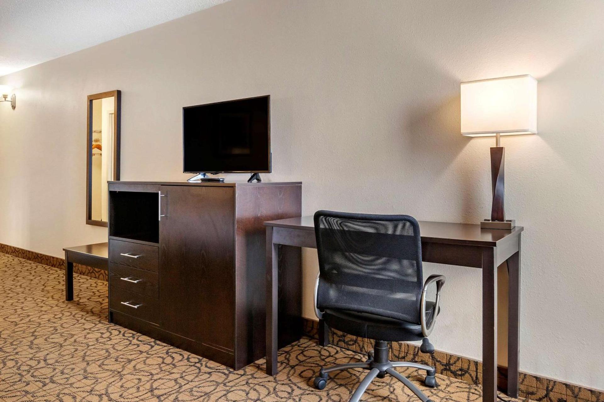 Quality Inn & Suites Escanaba North photo 10