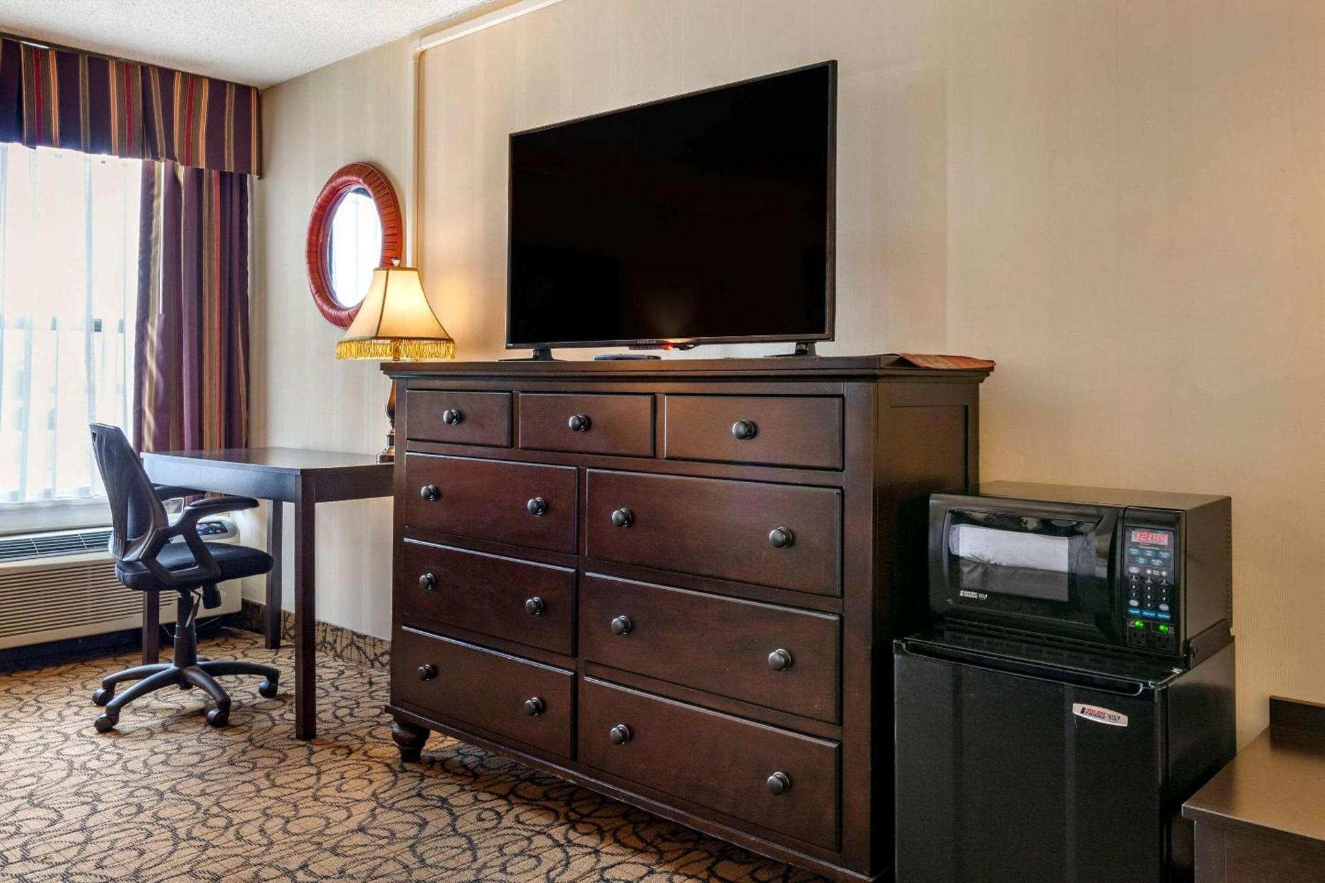 Quality Inn & Suites Escanaba North photo 22