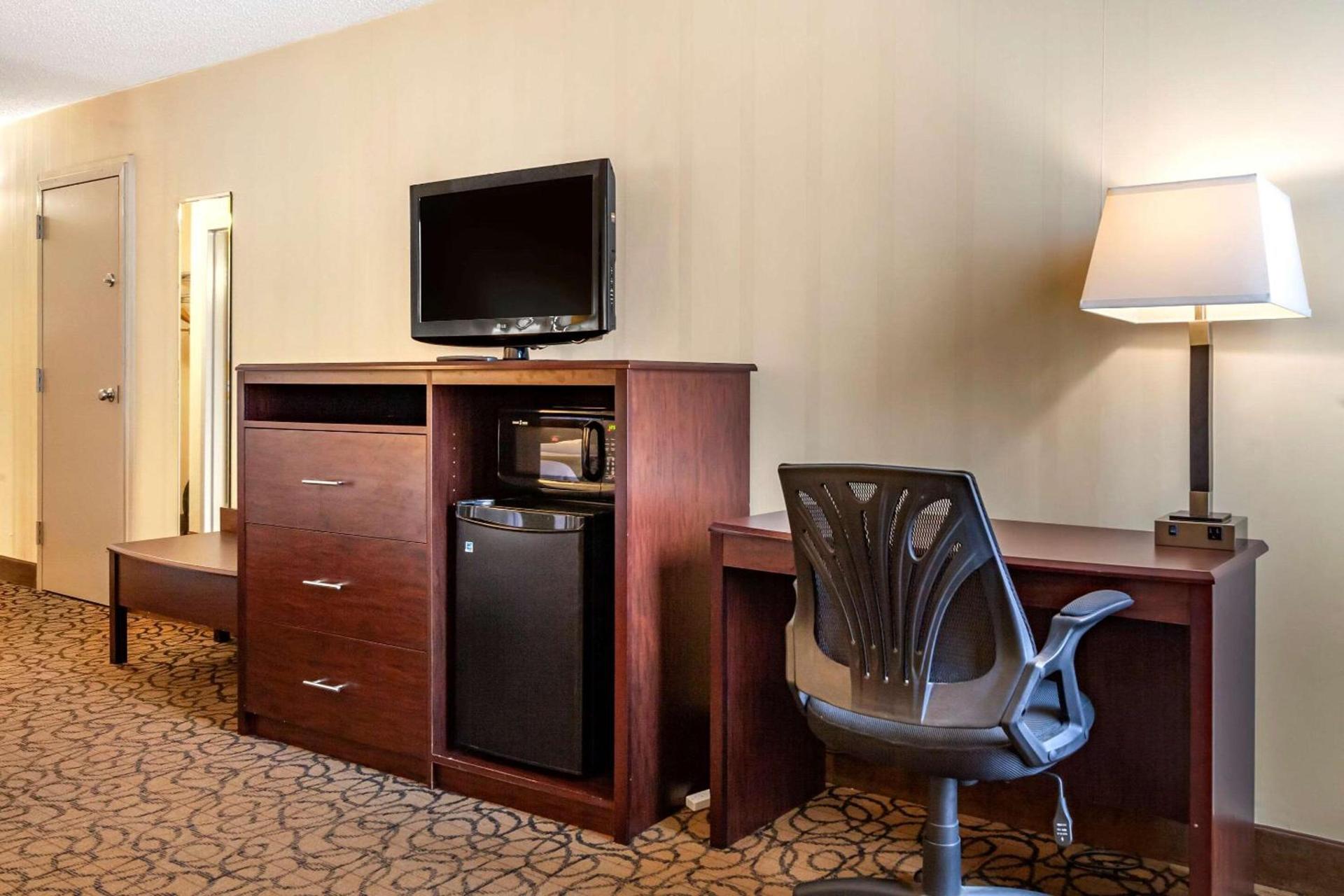 Quality Inn & Suites Escanaba North photo 24