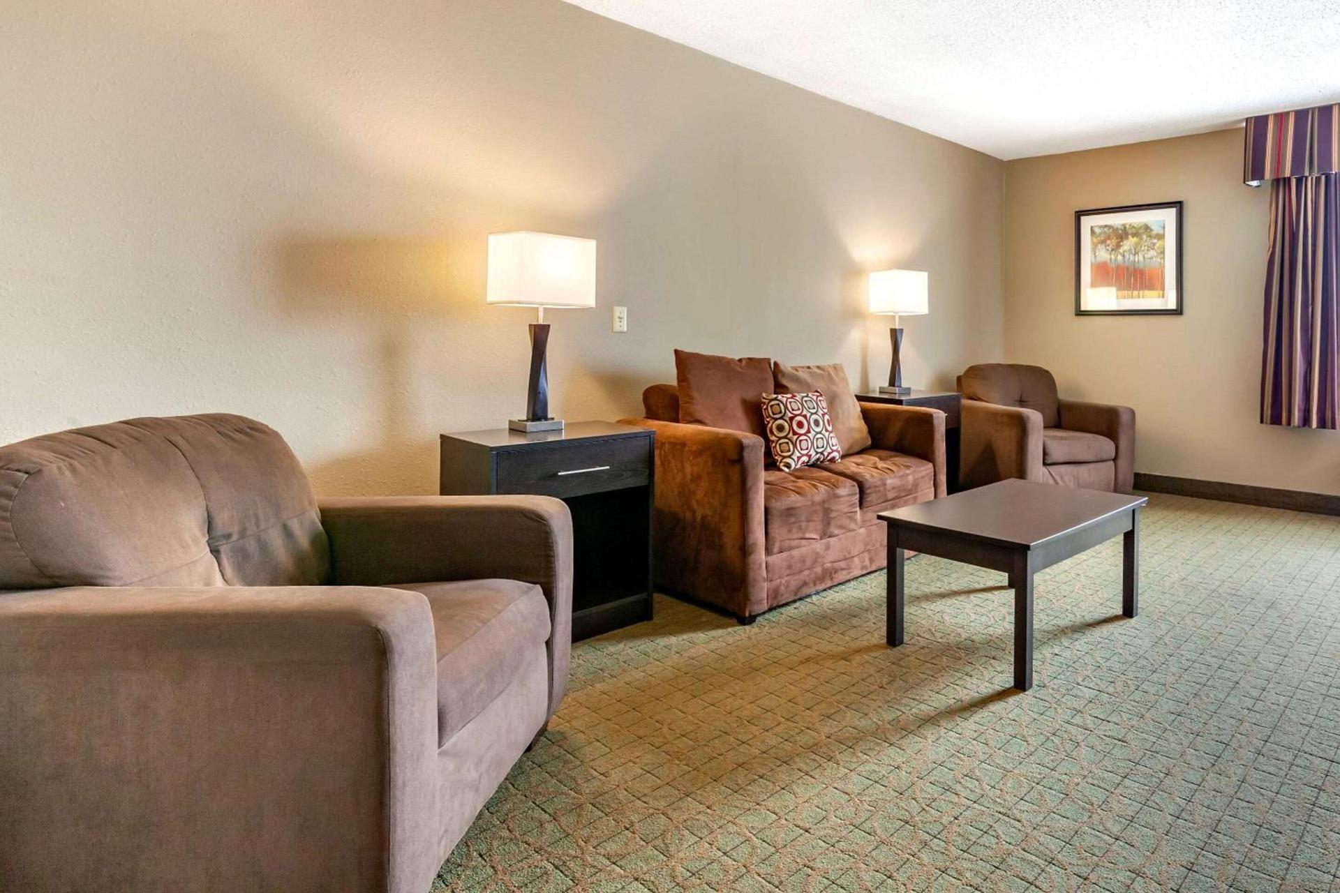 Quality Inn & Suites Escanaba North photo 27