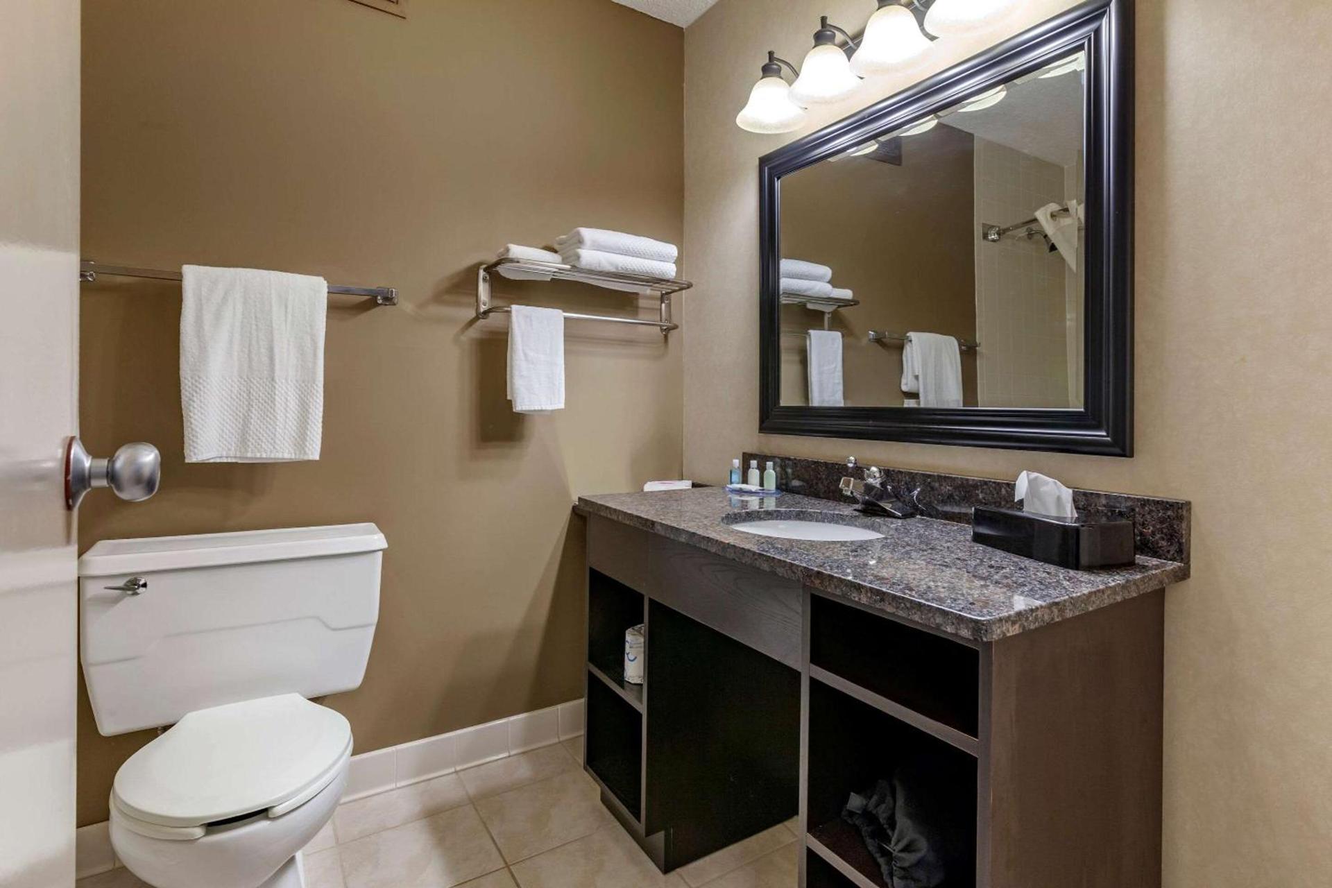 Quality Inn & Suites Escanaba North photo 30