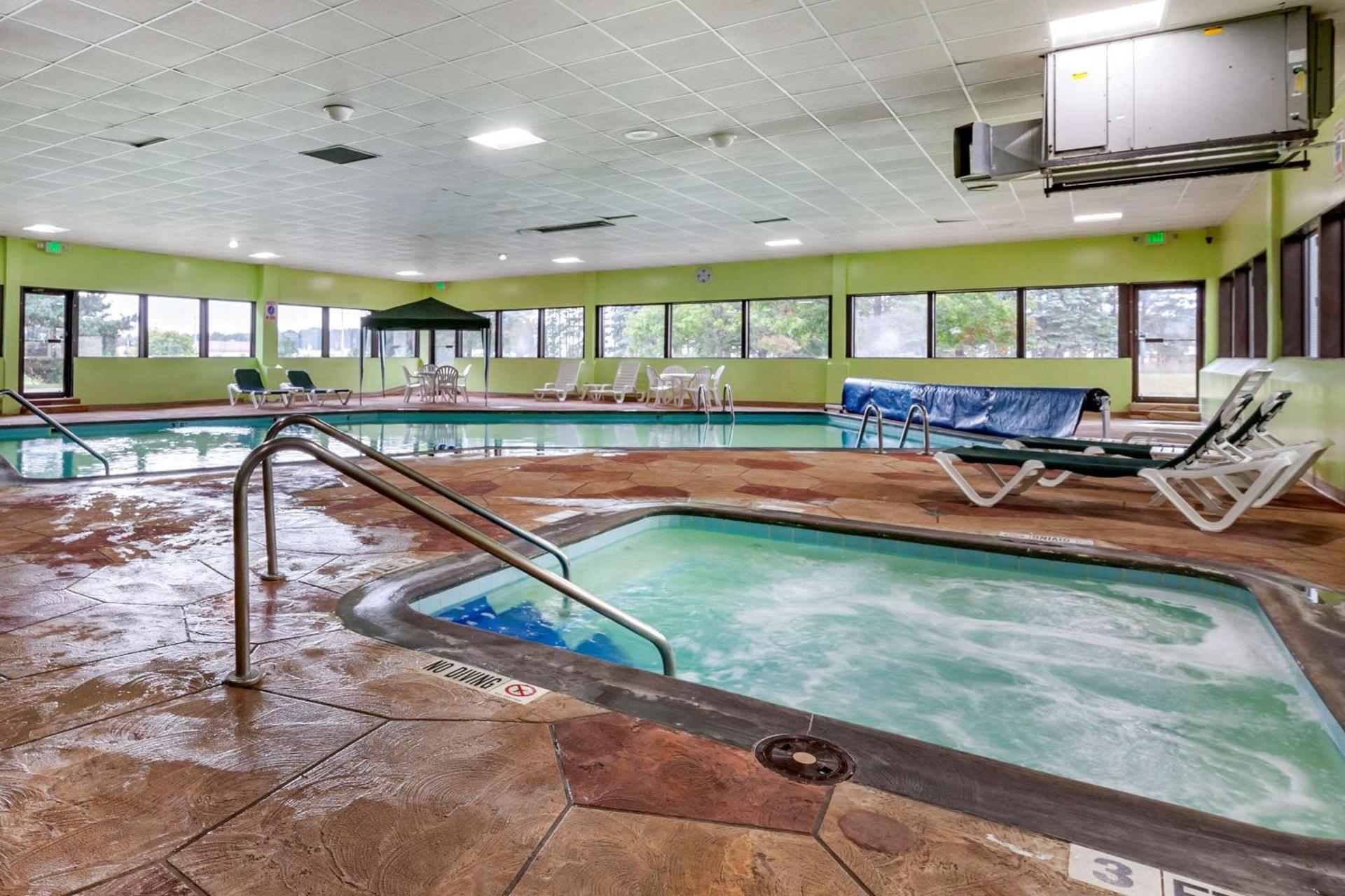 Quality Inn & Suites Escanaba North photo 32