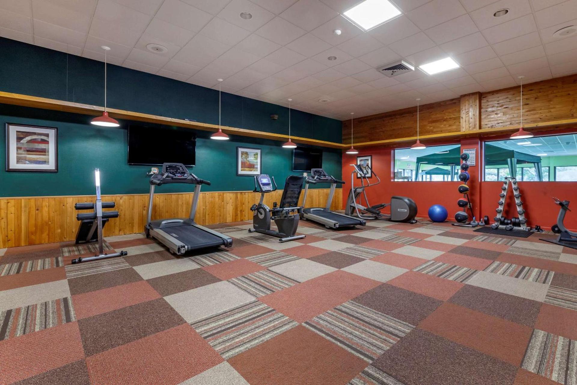 Quality Inn & Suites Escanaba North photo 33