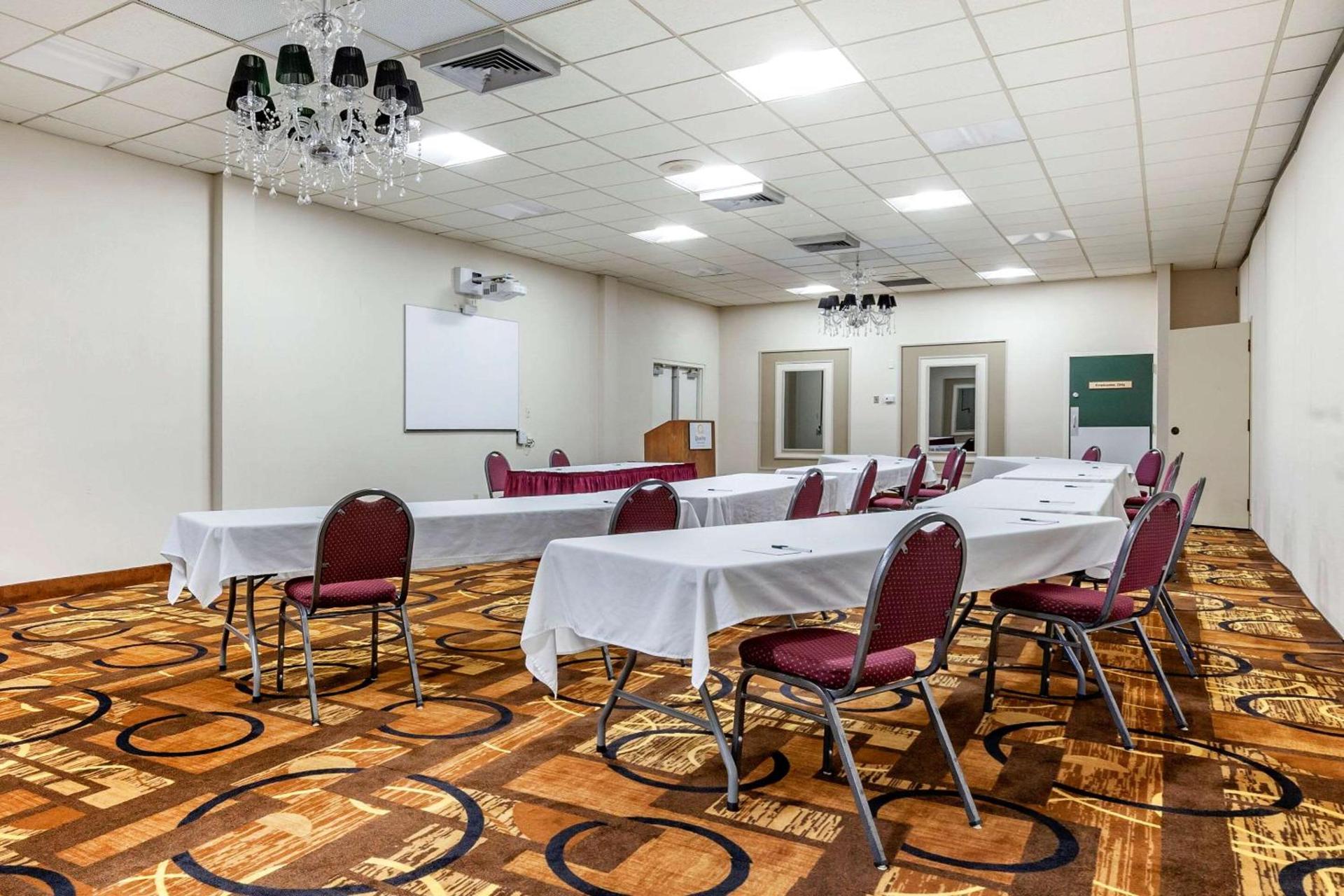 Quality Inn & Suites Escanaba North photo 35