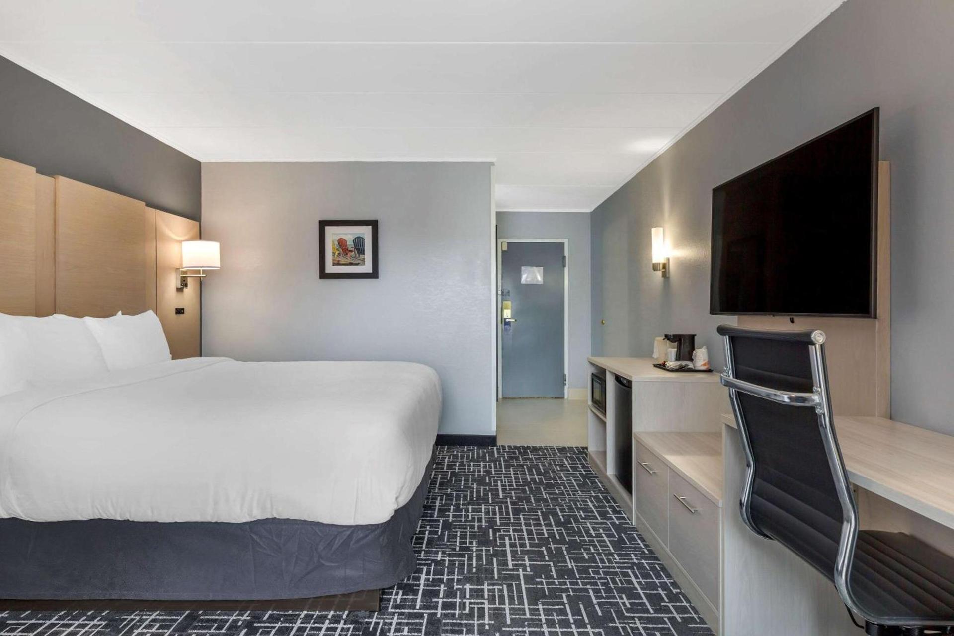 Comfort Inn Hyannis - Cape Cod photo 14