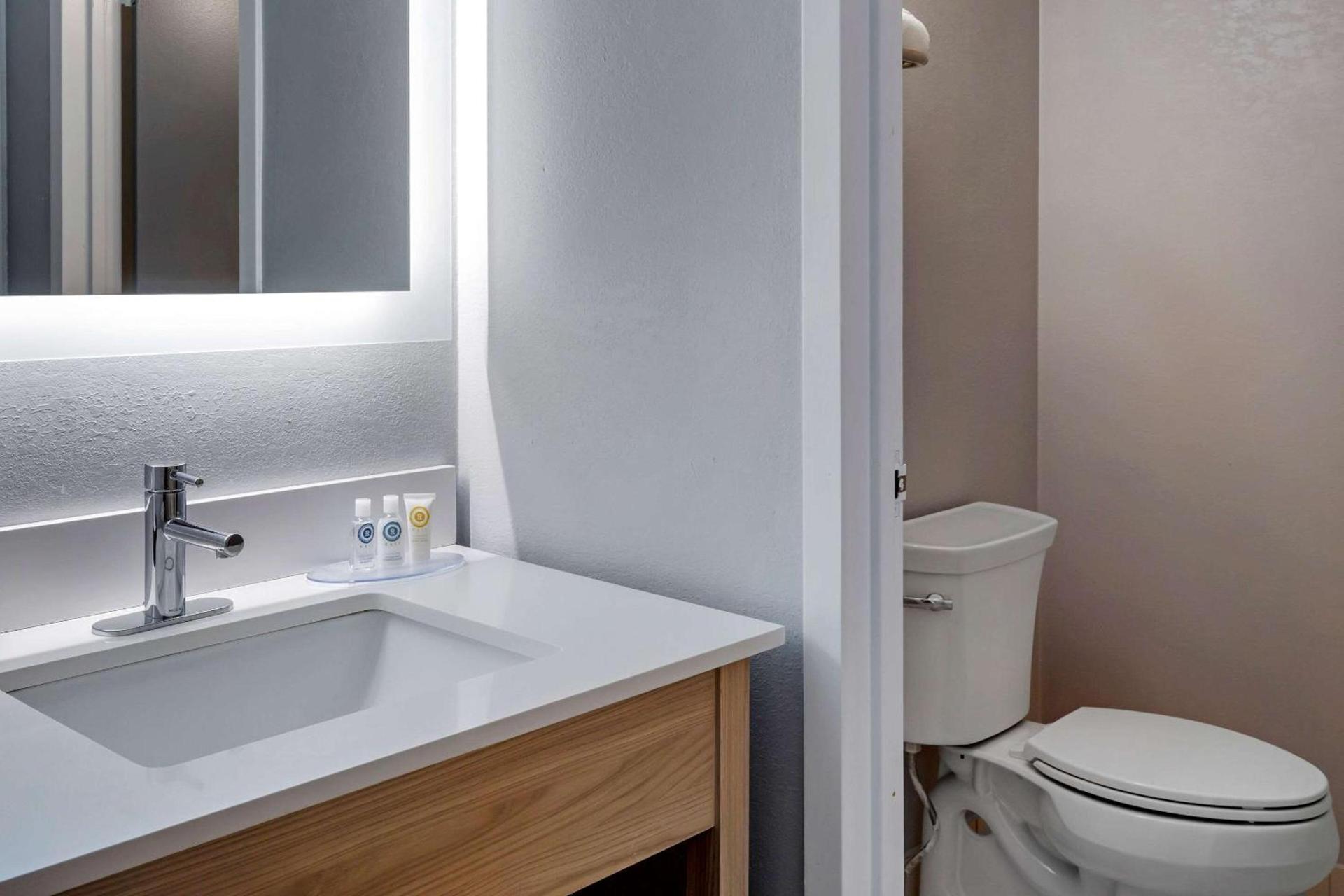 Comfort Inn Hyannis - Cape Cod photo 17