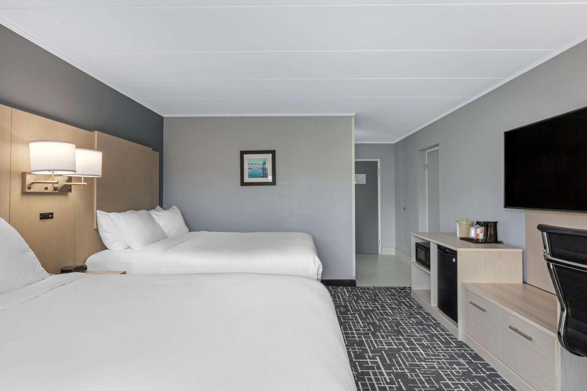 Comfort Inn Hyannis - Cape Cod photo 20