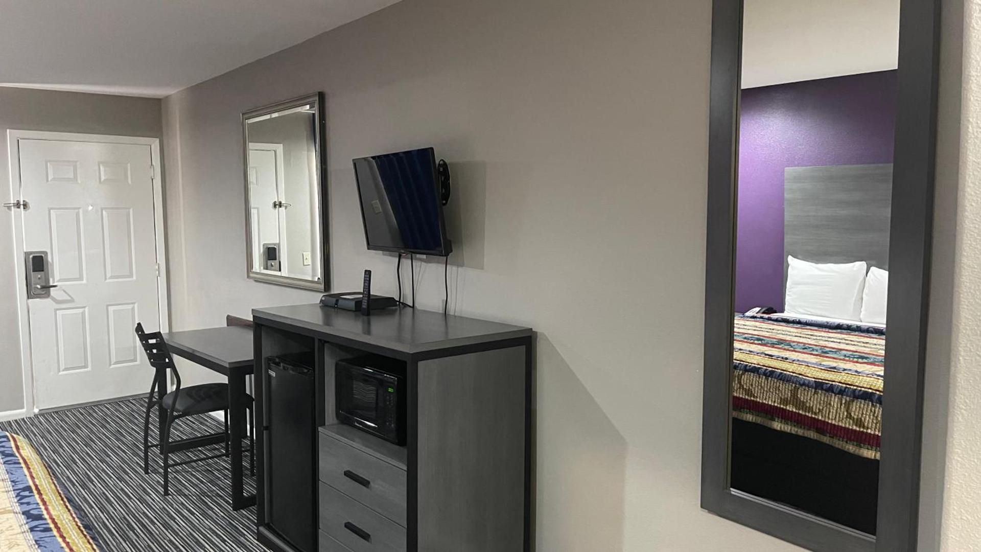 Executive Inn and Suites Houston photo 27