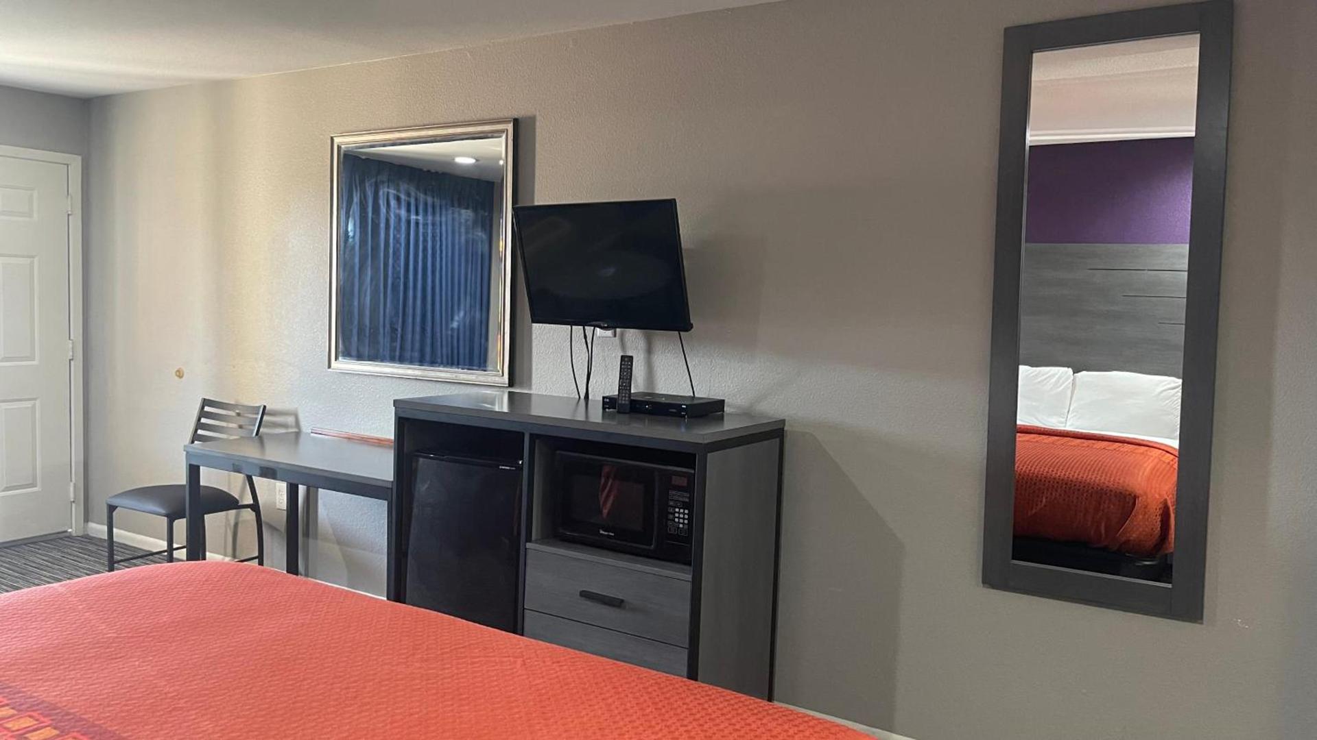 Executive Inn and Suites Houston photo 25
