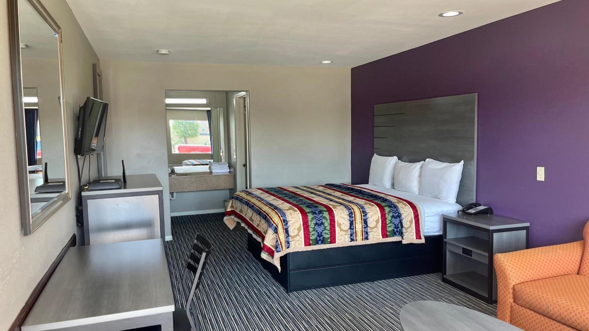 Executive Inn and Suites Houston photo 22