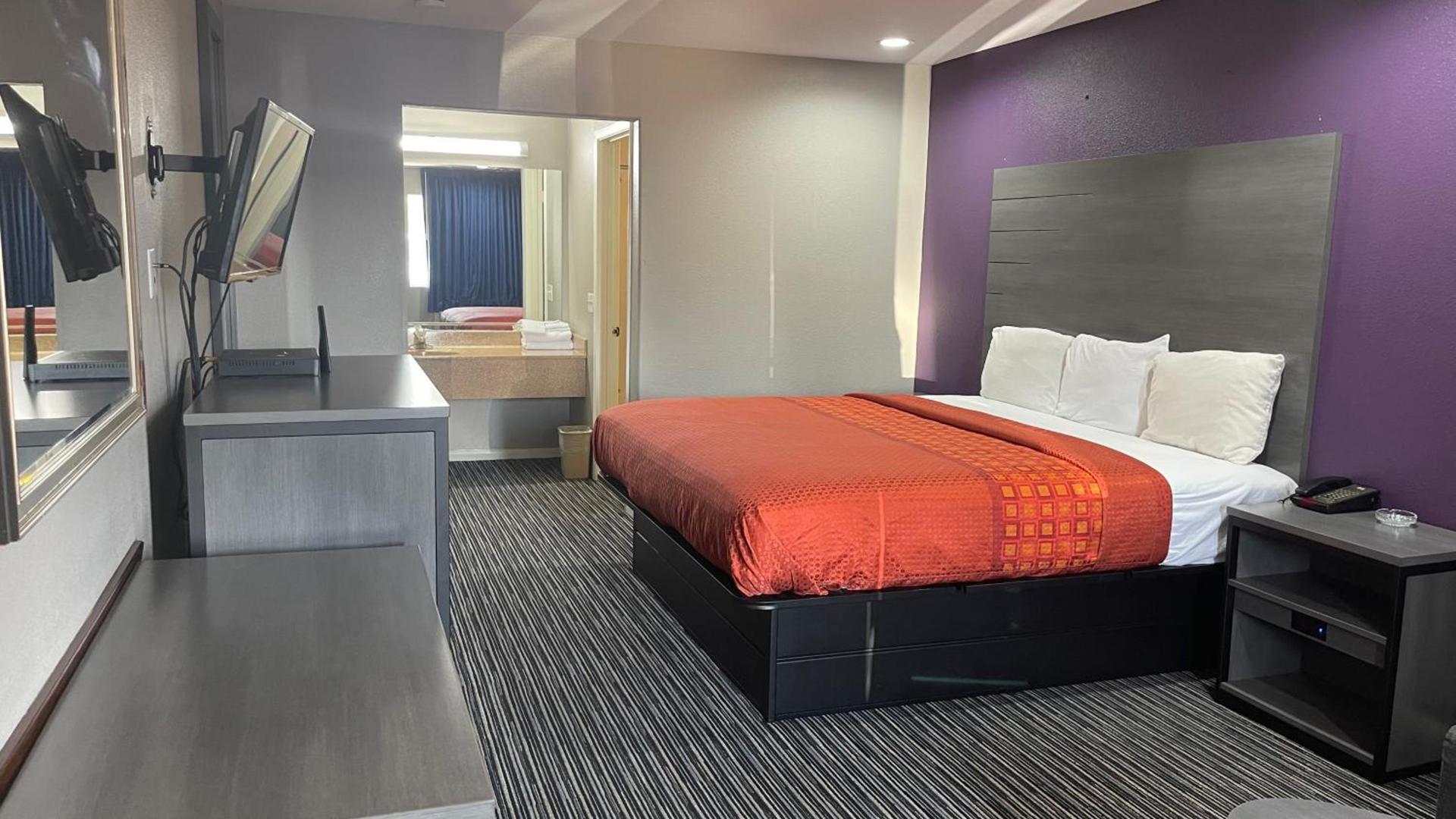 Executive Inn and Suites Houston photo 18