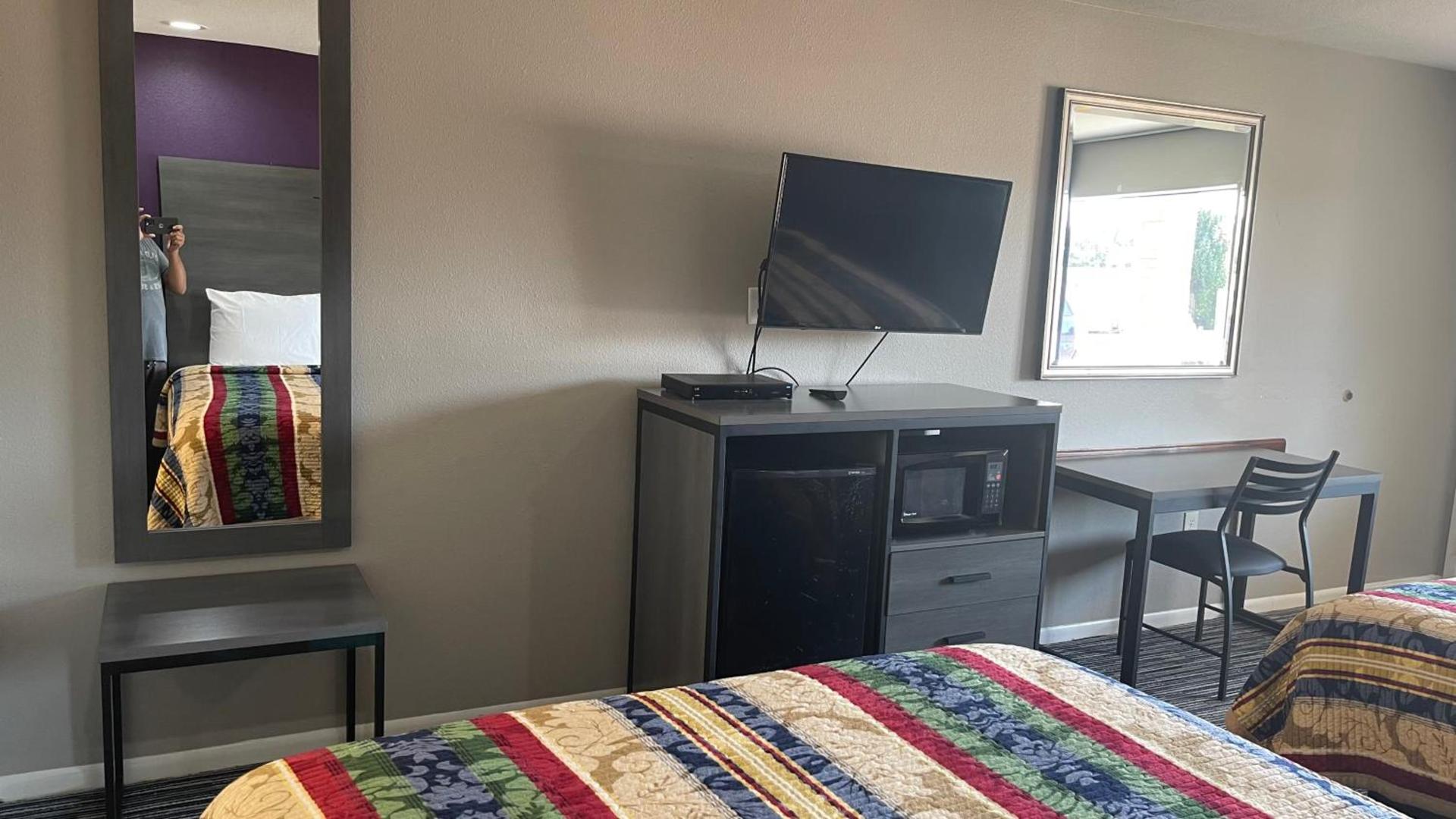 Executive Inn and Suites Houston photo 13