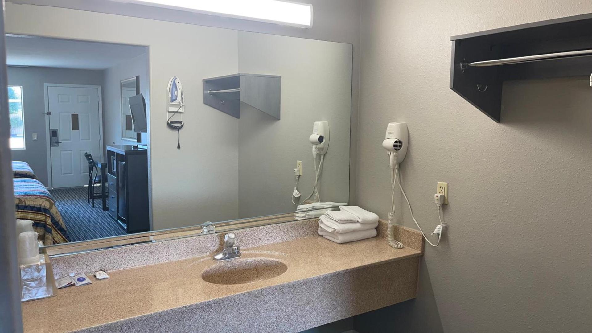 Executive Inn and Suites Houston photo 17