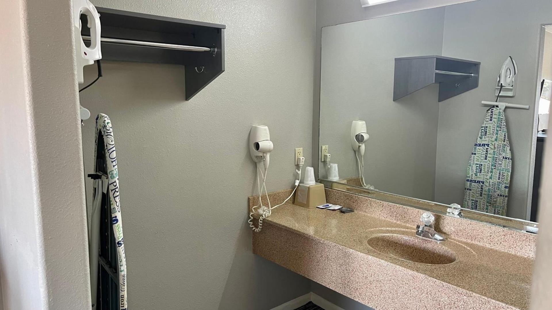 Executive Inn and Suites Houston photo 20