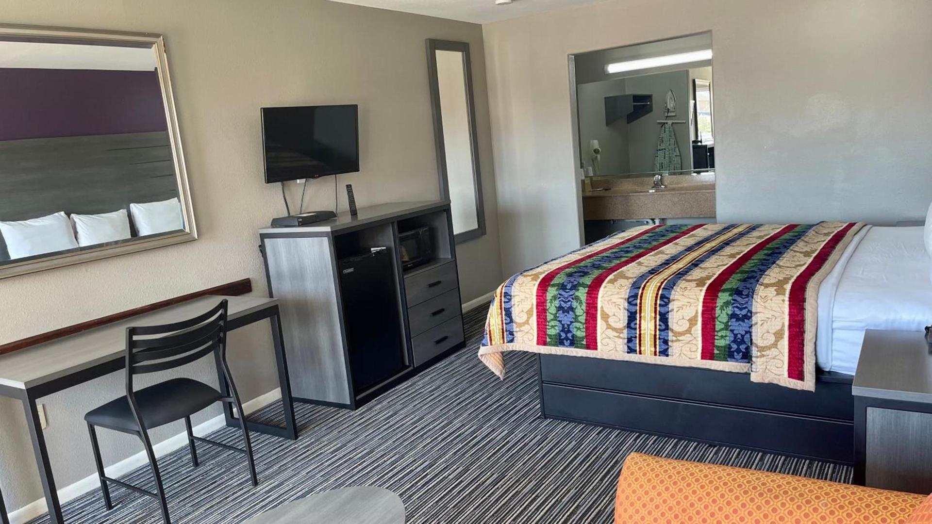 Executive Inn and Suites Houston photo 28
