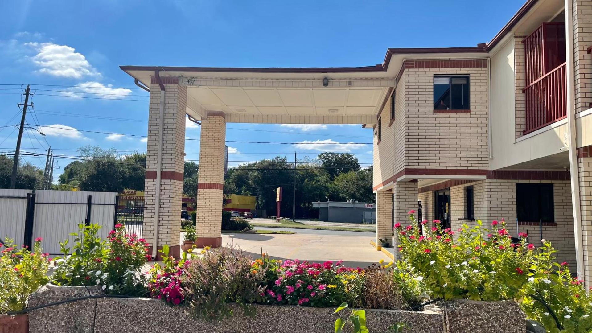 Executive Inn and Suites Houston photo 31
