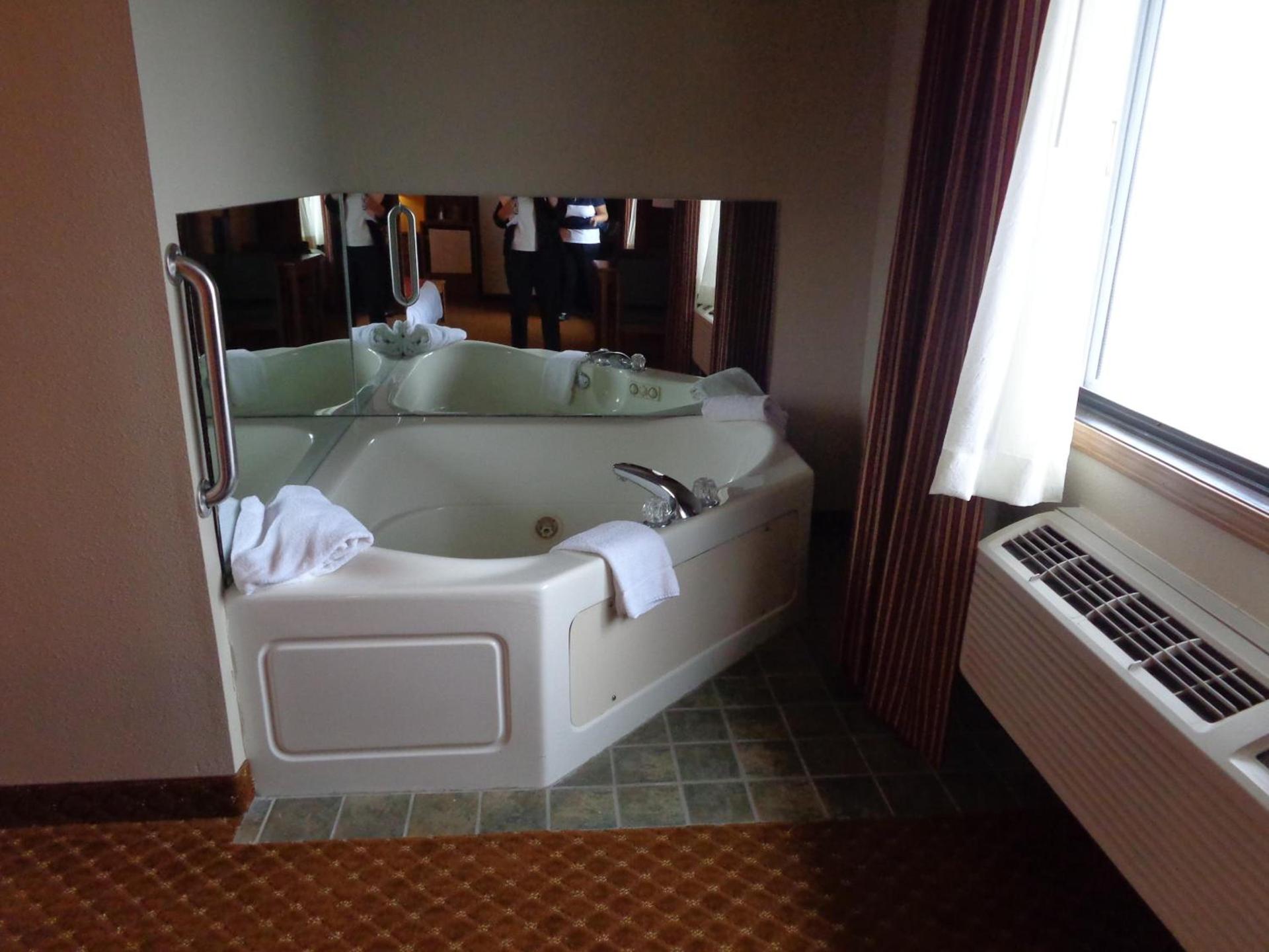 AmericInn by Wyndham Coralville photo 43