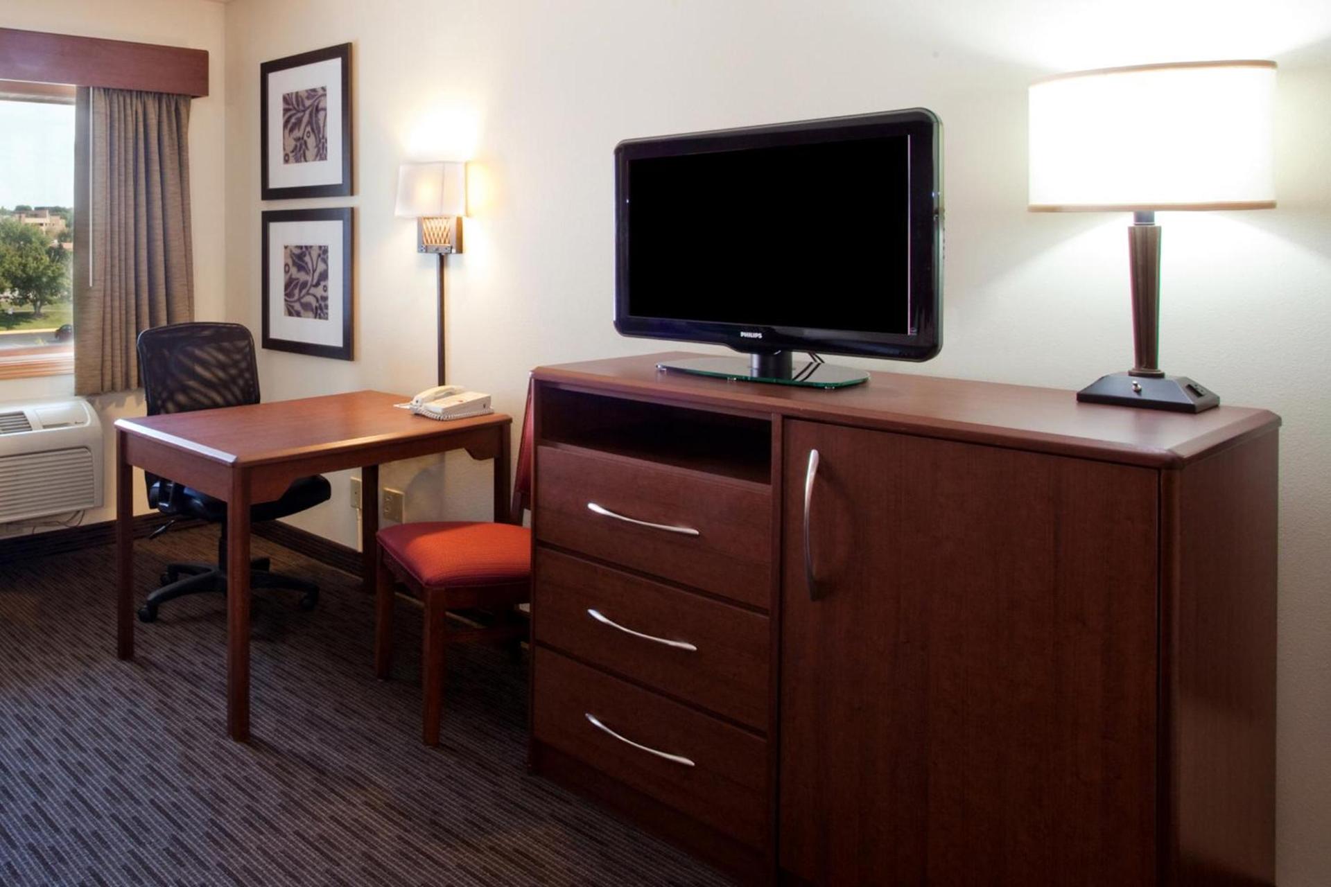 Red Lion Inn & Suites Grimes photo 11