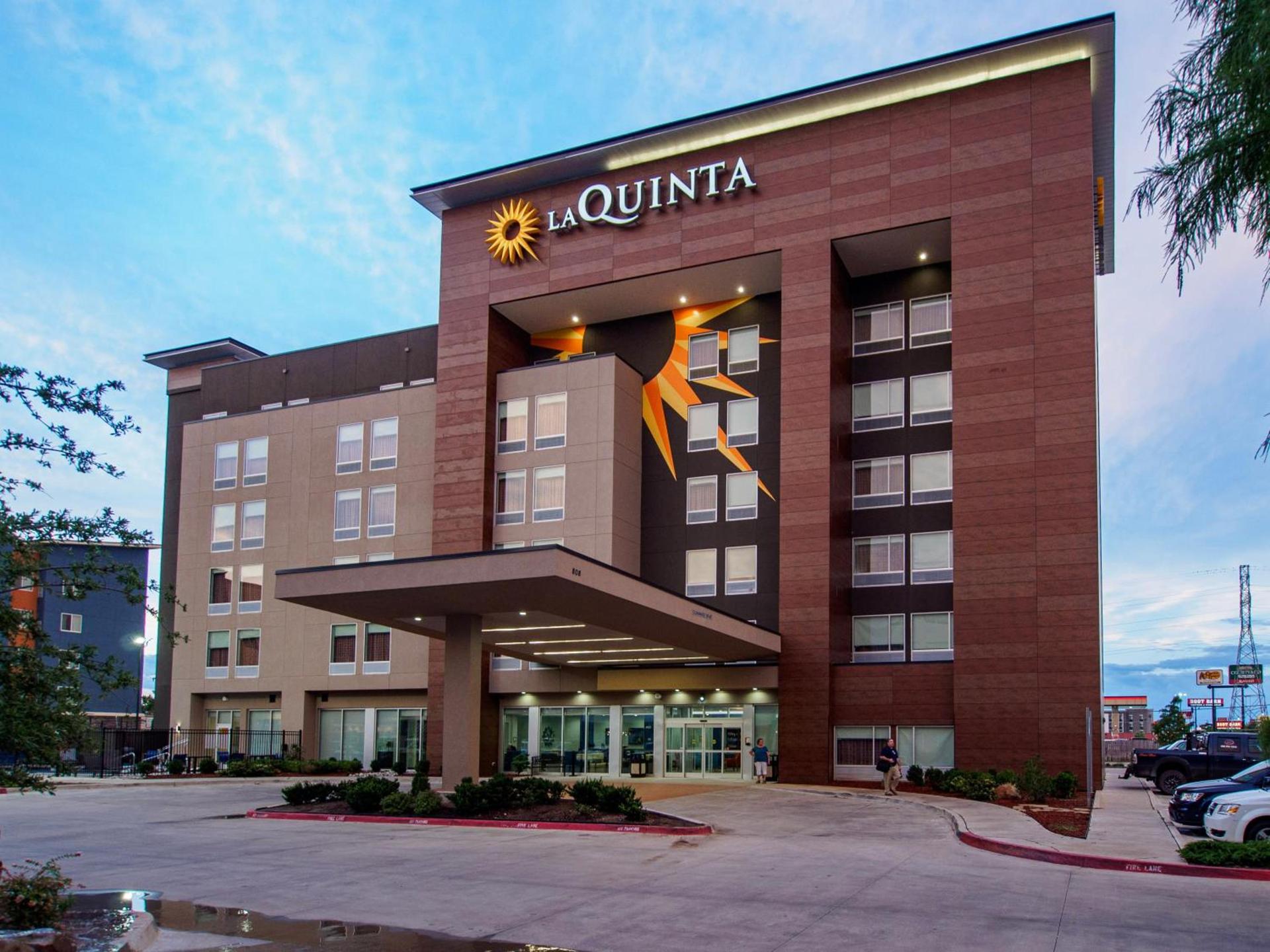 La Quinta by Wyndham Oklahoma City Airport photo 2