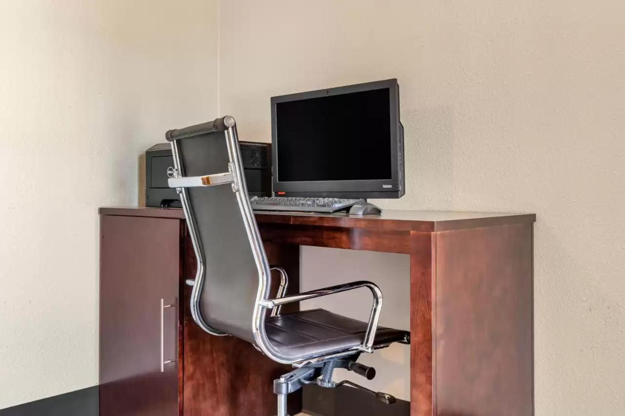 Comfort Suites Southport - Oak Island photo 32