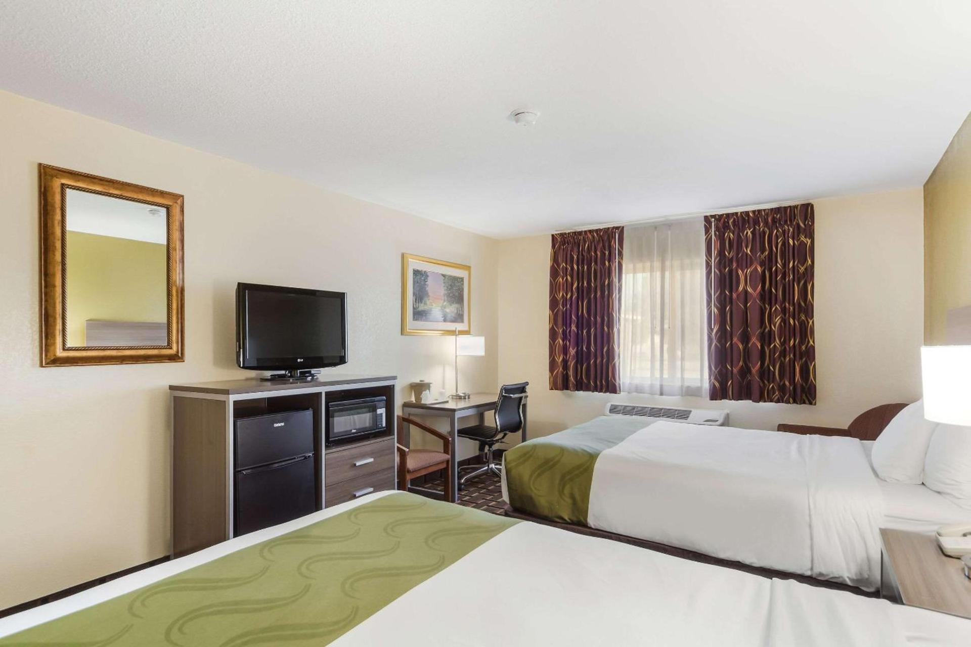 Quality Inn Lincoln Cornhusker photo 11